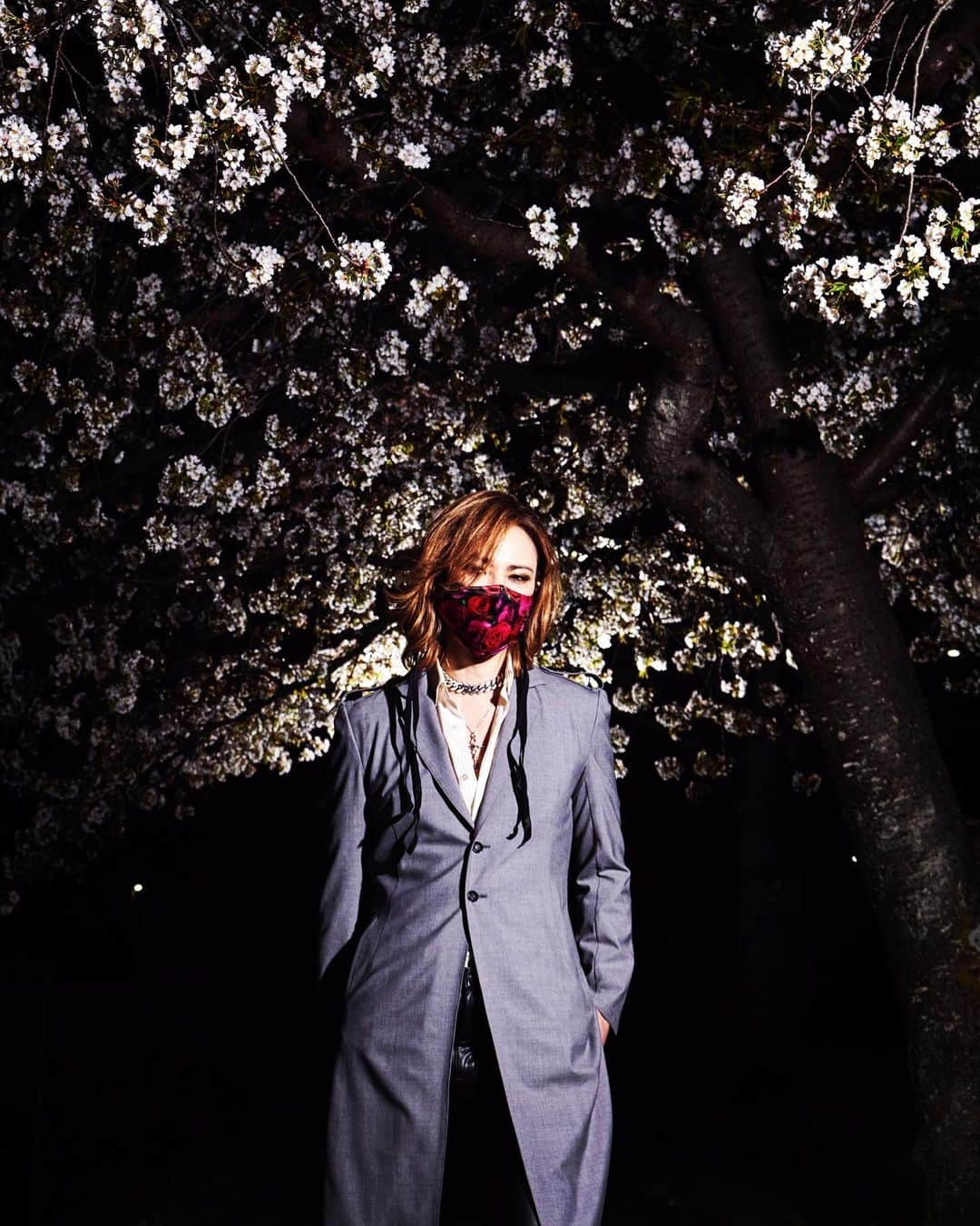 YOSHIKIさんのインスタグラム写真 - (YOSHIKIInstagram)「Sakura! 桜 Cherry blossom. 🌸 ぎりぎり間に合った？  Yoshiki   #yoshiki #xjapan #sakura #cherryblossom #さくら ＃桜 #tokyo #japan」4月22日 21時10分 - yoshikiofficial