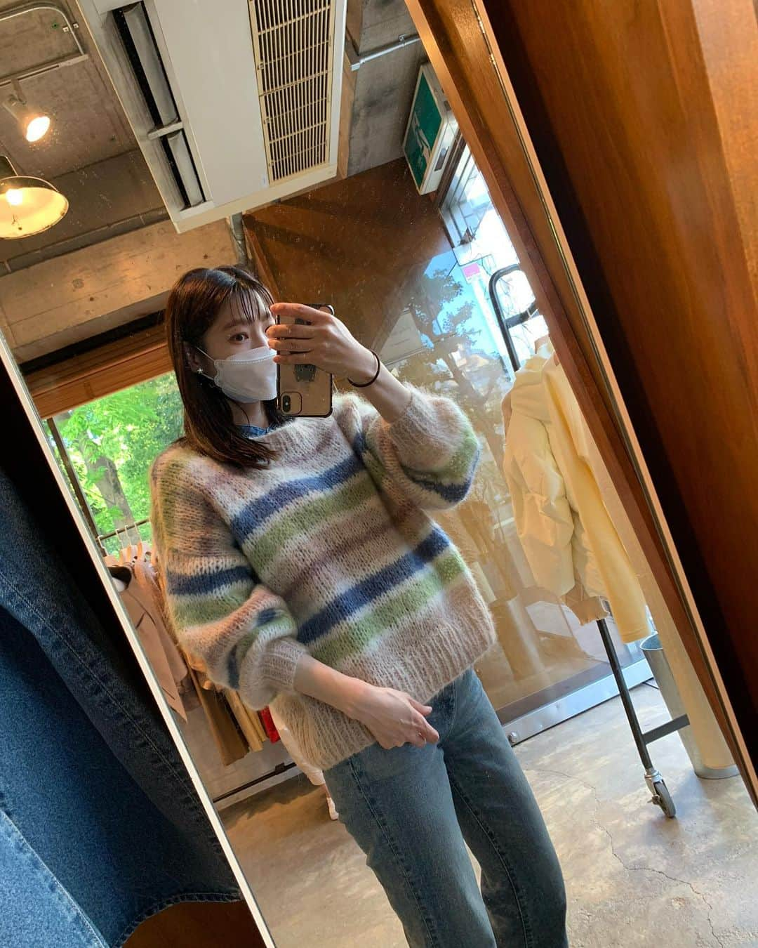 森貴美子さんのインスタグラム写真 - (森貴美子Instagram)「@blackbymoussy_official  2022AW展示会へ  きれい色のニット、シルエットのかわいいブラウス、軽くて暖かいアウター、そしてデニムパンツも脚長効果があってオールシーズン活躍してくれるから、どれをオーダーしようか迷っちゃうよね😎💓 ③④枚目はマーシーさんと📸✨ 届いたらまたアップしまーす！！  #blackbymoussy  #ブラックバイマウジー  #マウジー　#moussy  #2022AW #展示会」4月22日 23時14分 - morikimi_morikimi