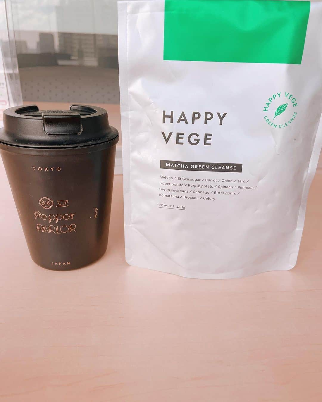 satomiさんのインスタグラム写真 - (satomiInstagram)「🥤🌿 ・ My routine☀️ 1日1食【HAPPYVEGE】で置き換えダイエット中なんです😊 ・ 大好きな抹茶味🤤 美味しくて低カロリーなのにおから&グルコマンナン配合で満腹感がでるから食いしん坊のわたしでも無理せず続けられてます😏 ・ ビタミン、タンパク質もたっぷりなのでダイエット中不足しがちな栄養素も補えるのでぜひcheckしてみてね🥤 ・ #HAPPYVEGE  #はぐくみプラス  #置き換えダイエット」4月23日 17時17分 - saatoomii47