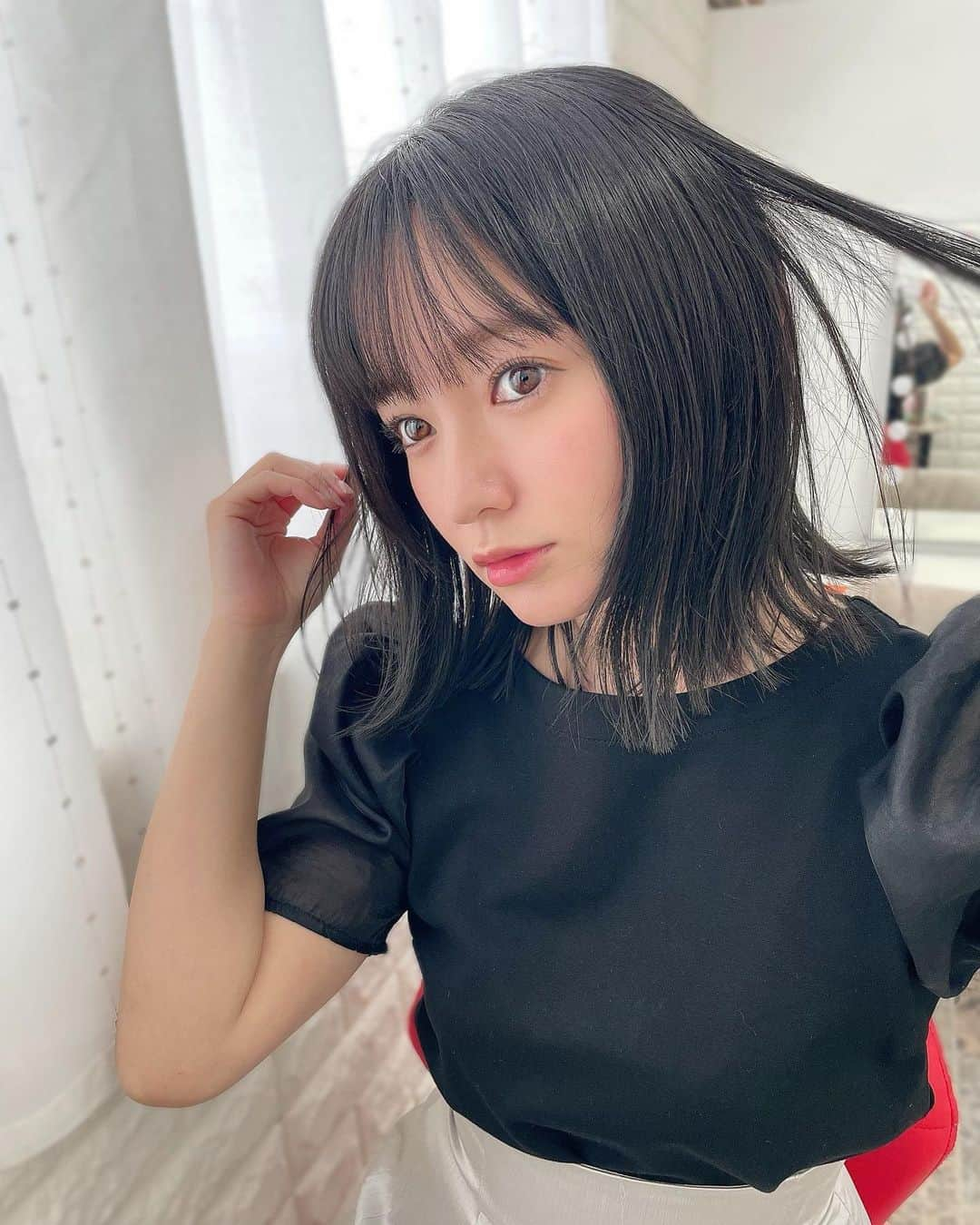 西永彩奈さんのインスタグラム写真 - (西永彩奈Instagram)「にしやん髪の毛切りました✌️ 伸ばしてたけど結局切っちゃった！さっぱり！  @pippinishipi 🙇‍♂️ . . そして、先日初めて小顔科学研究所さんへ！@kogaokagaku  ビフォーアフターの差が凄すぎて本当びっくりしました😭 歪みも治して頂いてファンのみんなにも顔小さくなった？ シュッとした？って言われて凄く嬉しかったです🥺💓 こんなにも即効性が！！！  これから沢山通います！！！🙇‍♀️✨ . . #小顔科学研究所#小顔矯正#恵比寿#心斎橋#栄#天神#名古屋」4月23日 20時25分 - nishinagaayana