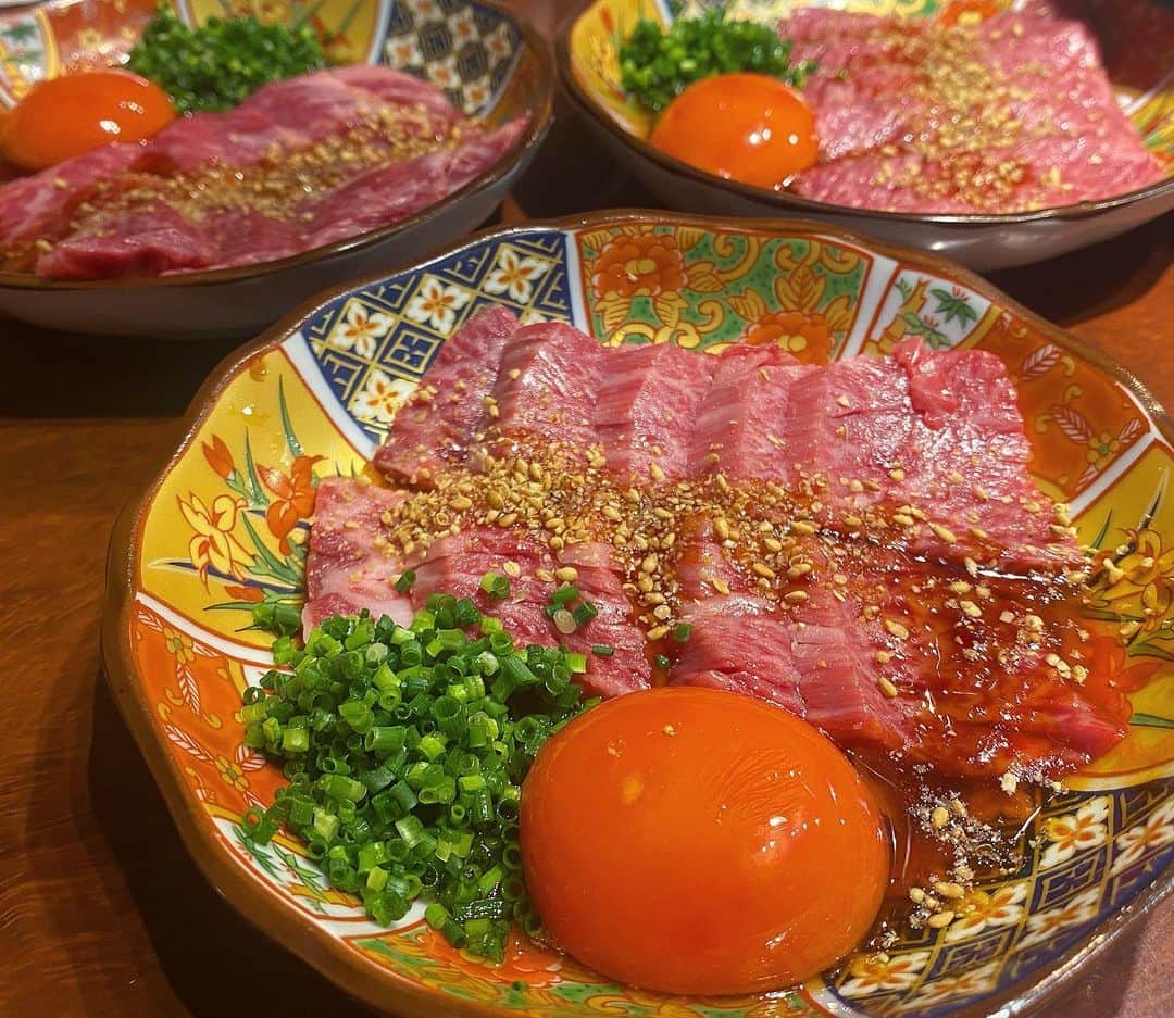 yuiさんのインスタグラム写真 - (yuiInstagram)「. .大阪でのお食事はいつぶり？て位に久しぶりで、 お誘いされた日からこの日を楽しみにしてました❤️ . #京洛にくぷく さんへ伺いました🥩 . 裏難波にあるお店で、 何から何まで最高に美味しかった😍 . @kinugawaeri お誘い有難う❤️❤️ . @nikupuku  #ゆいのママライフ #yuiログ」4月23日 22時03分 - yuiram