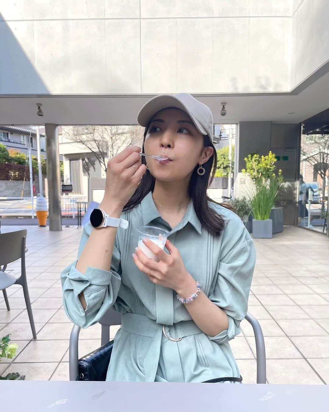 芝彰子さんのインスタグラム写真 - (芝彰子Instagram)「🍦🍦🍦  ソフトクリームが 昔からだいっすきなんですねー🤍  . 良い日曜日を🕊🌈  #softserve #icecream #gelato  #でも最近実はジェラートが追い上げてる #ソフトクリーム大好き #我慢はしないタイプ #休日は大体メイクは眉描くのみです」4月24日 12時34分 - akiaki1221