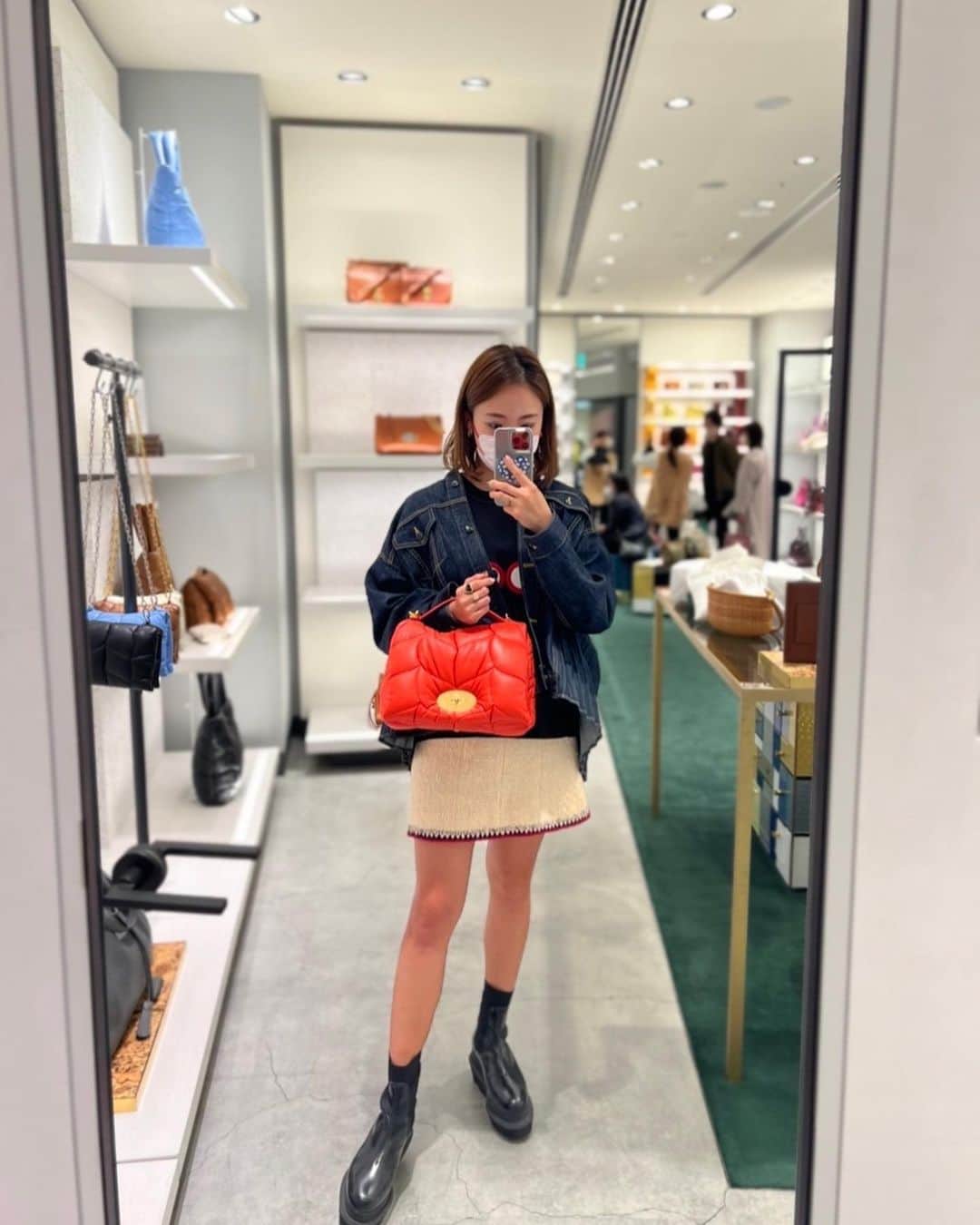 Risako Yamamotoさんのインスタグラム写真 - (Risako YamamotoInstagram)「⚓️❤️  marine pantsに新しくお迎えした @mulberryengland のふわふわbag☁️☁️☁️  以前東京で見てから忘れられなくて、阪急のpop upへ🇬🇧 枕にしたいくらい、気持ち良い♡ 阪急1Fのpop upは4/26まで✔︎  #ootd #fashion #coordinate #otttfit #mulberryengland #Mulberrysoftie」4月24日 16時25分 - risako_yamamoto