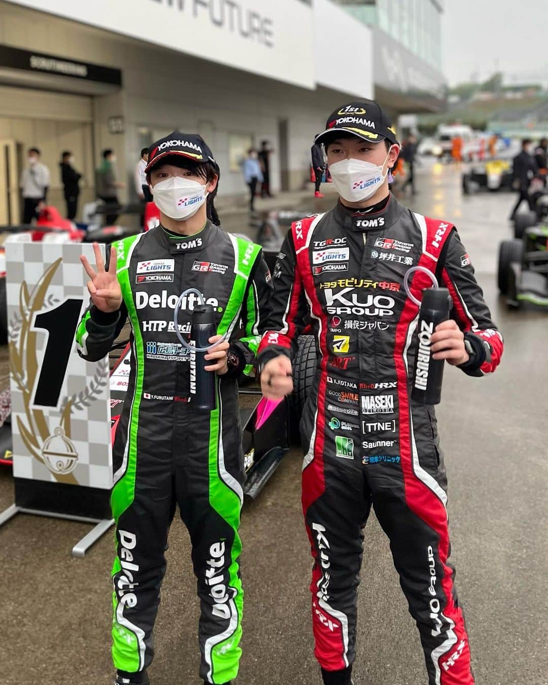 近藤みやびさんのインスタグラム写真 - (近藤みやびInstagram)「SUPER FORMULA Rd.3鈴鹿決勝！ 36号車 ジュリアーノ・アレジ選手15位 37号車 宮田莉朋選手18位で無事フィニッシュしました！  沢山の応援ありがとうございました📣  バンテリーン✌️  そして、 SUPERFORMULA Lights Rd.6 見事37号車小高一斗選手が優勝🏅 36号車古谷悠河選手3位でダブル表彰台🏆  若手のバトルも熱い！！！  #toms #tomsracing #近藤みやび #みやび脚 #鈴鹿サーキット #sf」4月24日 18時22分 - miyabiiiii_kondooooo