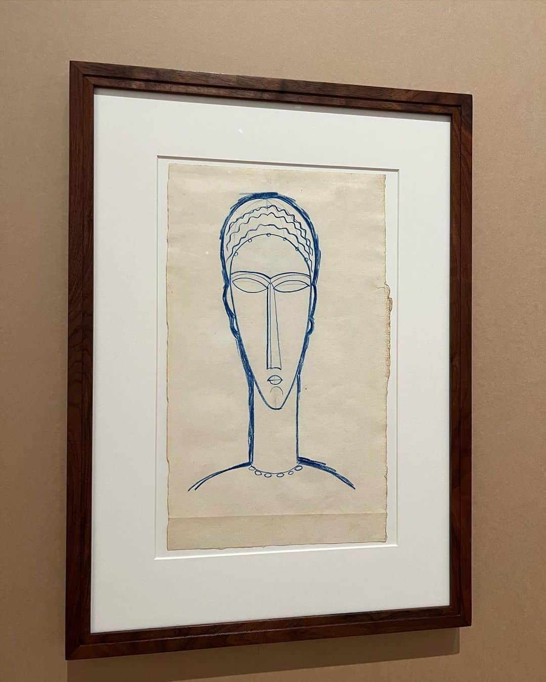 八木早希さんのインスタグラム写真 - (八木早希Instagram)「「モディリアーニ展」 卵型の顔、細長い首と華奢な撫で肩ーモディリアーニ肖像画のフォルムは、一時期傾倒していた彫刻の影響が大きいようです🌿彫刻では芽が出なかったけれど、遠回りのように思えたその時間こそが唯一無二の個性へと繋がりました。無駄な時間などないのですね🌱🌱  #モディリアーニ#modigliani#裸婦像#中之島美術館#美術館#大阪#osakanakanoshimamuseum #breezeonsunday#bons765#fmcocolo#八木早希」4月24日 18時45分 - sakiyagi