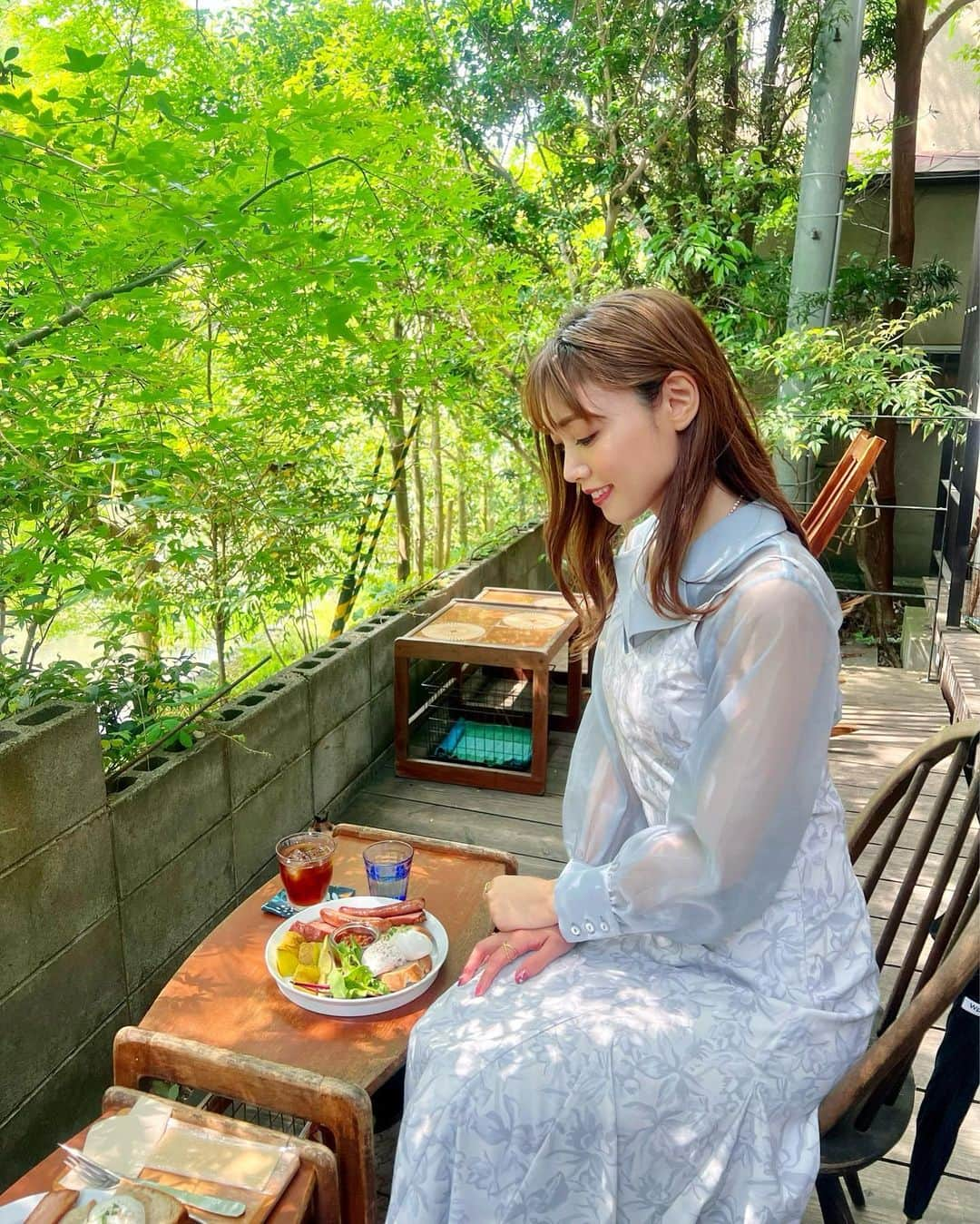 ののさんのインスタグラム写真 - (ののInstagram)「. 天気の良い日はテラス席でモーニング🍴✨ バーミリオンプレートは厚切りベーコン、ウインナー、ポーチドエッグ、パン、ローストポテト、アボガド、トマト、ミックスリーフ、ベイクドビーンズとボリュームたっぷりだった✨  #vermillioncafe#バーミリオンカフェ #ノーマルカメラ#京都モーニング#京都カフェ#モーニング#モーニングプレート#テラス席#京都ランチ#関西カフェ#カフェ巡り#カフェ好きな人と繋がりたい#カフェ部#カフェスタグラム#カフェ活#ベーコン#ポーチドエッグ#パン#京都観光#京都旅行#そうだ京都行こう#そうだ京都へ行こう#モデル#サロンモデル#ワンピース#ワンピ#ファッション#伏見稲荷#伏見稲荷大社#伏見稲荷神社」4月25日 8時02分 - nonoko0309