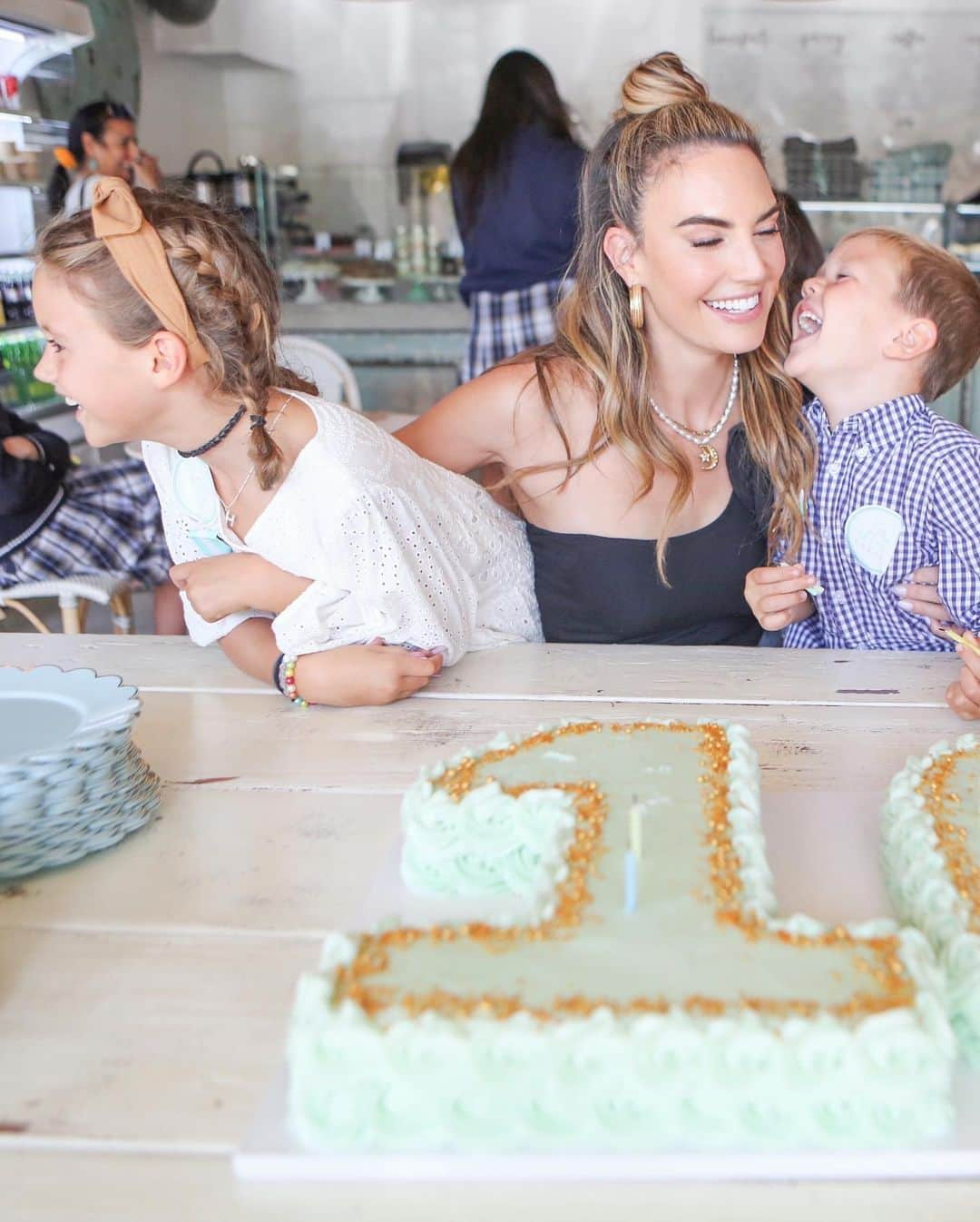 Elizabeth Chambers Hammerさんのインスタグラム写真 - (Elizabeth Chambers HammerInstagram)「A few weeks ago, my first BIRD baby turned TEN! It has been a wild month of incredible growth and milestones, but above all, I’m just extraordinarily grateful for our BIRD teams, loyal guests, and for my children who always understand what it means to put in the work and have fun while we’re doing it. Thank you, SA, happy 5th Birthday, Dallas, and 1st Birthday (on my beloved grandmother’s birthday), Denver. The best is yet to come and it’s all happening now. 🕊」4月25日 9時41分 - elizabethchambers