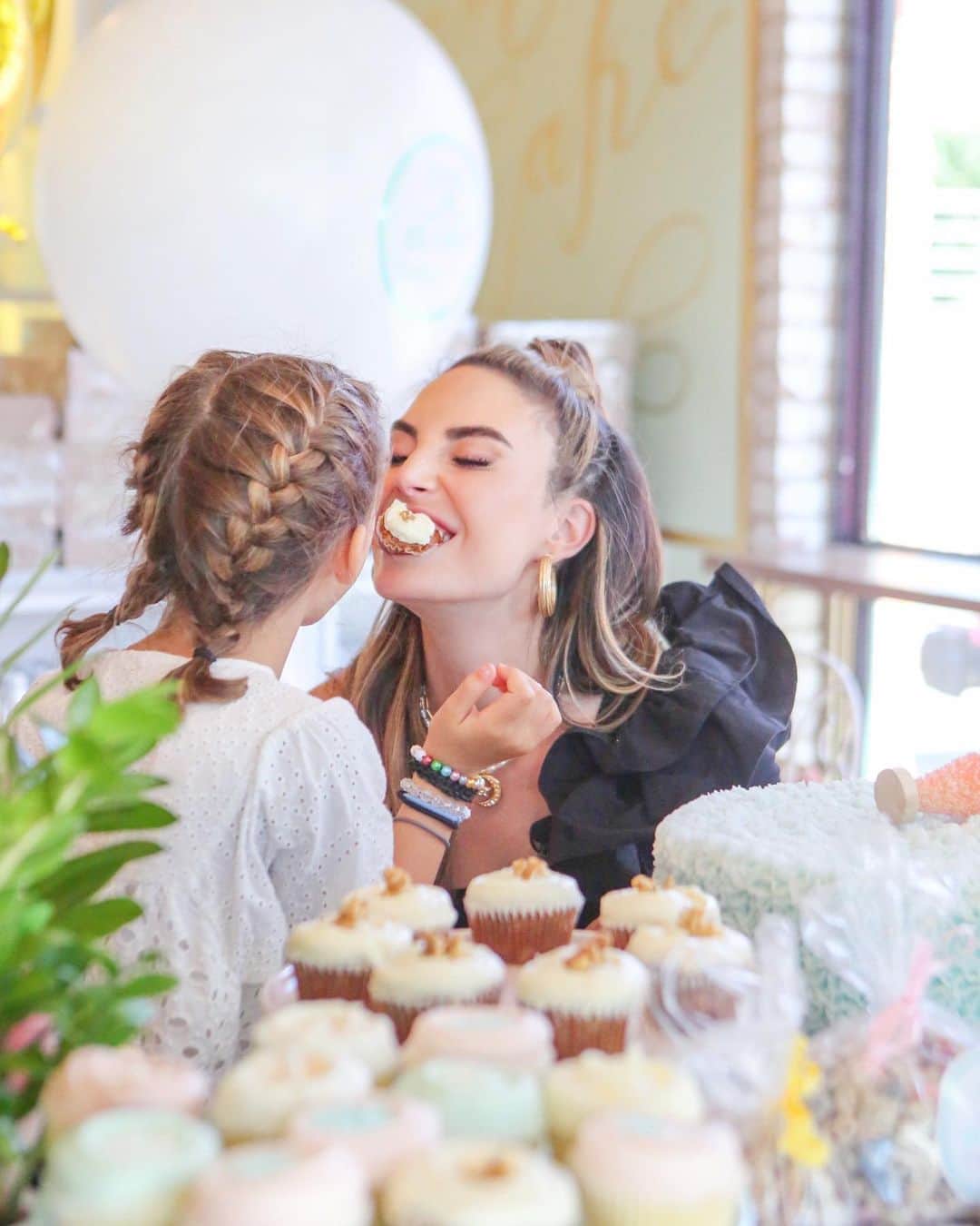 Elizabeth Chambers Hammerさんのインスタグラム写真 - (Elizabeth Chambers HammerInstagram)「A few weeks ago, my first BIRD baby turned TEN! It has been a wild month of incredible growth and milestones, but above all, I’m just extraordinarily grateful for our BIRD teams, loyal guests, and for my children who always understand what it means to put in the work and have fun while we’re doing it. Thank you, SA, happy 5th Birthday, Dallas, and 1st Birthday (on my beloved grandmother’s birthday), Denver. The best is yet to come and it’s all happening now. 🕊」4月25日 9時41分 - elizabethchambers