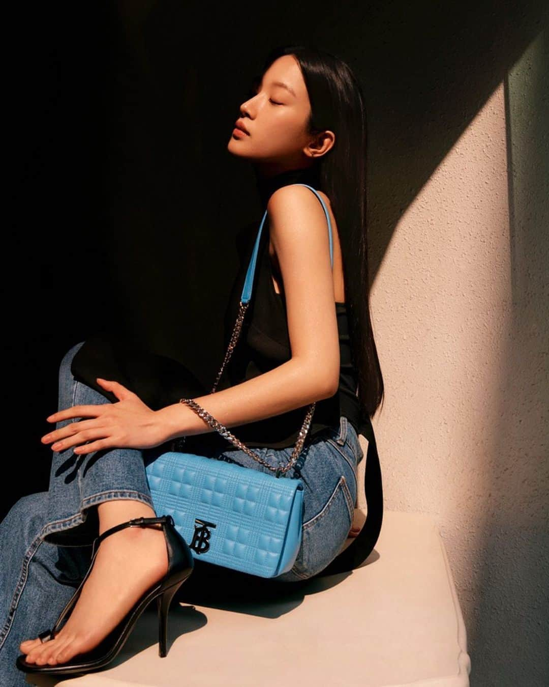 ムン・ガヨンさんのインスタグラム写真 - (ムン・ガヨンInstagram)「#burberry #thelolabag  #AD」4月25日 10時27分 - m_kayoung