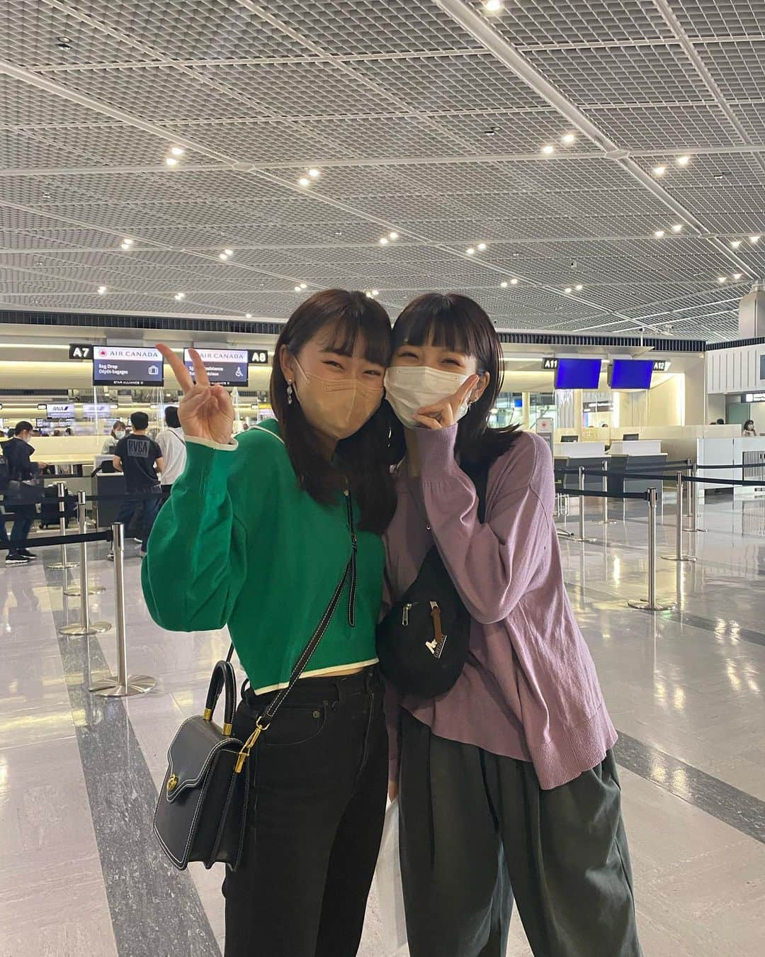 MOMOKAさんのインスタグラム写真 - (MOMOKAInstagram)「・ アメリカ行く前に、 だいすきな子達と行く前に会えた。🥰❤️ 北村は朝お仕事の前に会えたし、 ひなは空港まで見送りにきてくれてお話しできたし、 チョコバナナちゃんからは、海外で使える便利グッズをこの間もらったの。😂 みんな応援してくれて嬉しかったな。愛されてる〜！！頑張る〜！！！ 次集まる時はどんなお話ができるか。楽しみです☺️」4月25日 11時47分 - momoka_jewel