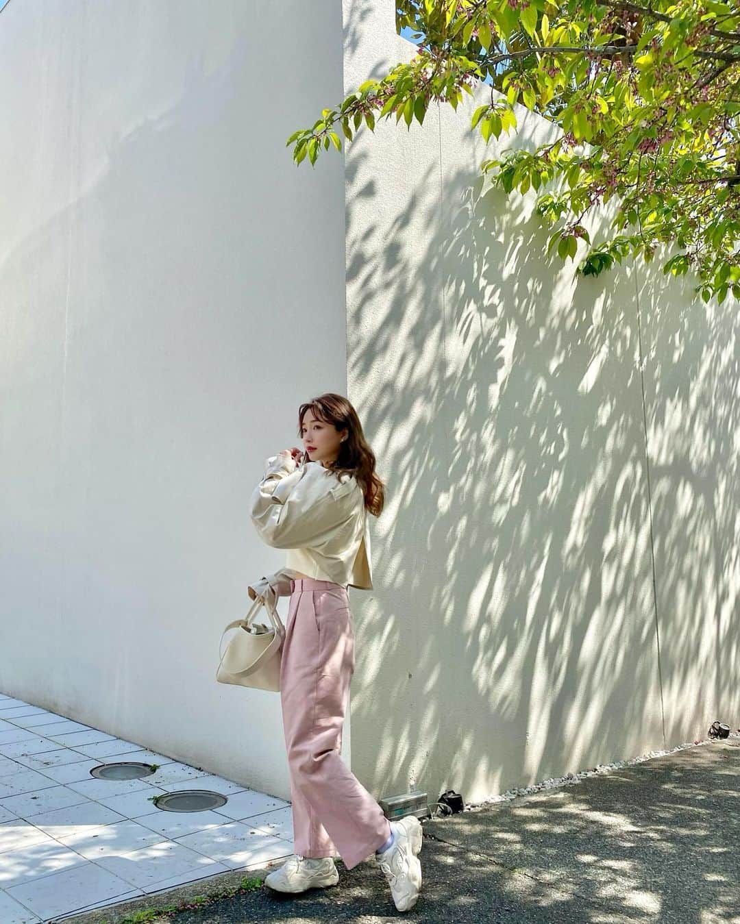 YUKIKOさんのインスタグラム写真 - (YUKIKOInstagram)「.​ 気になってた韓国ファッションサイトの​ 【BRANDI】 @brandi_jp​ で全身コーデを組んでみたよ🤍​ 韓国では女性の2人に1人が利用中なくらい​ 人気なサイトみたいでそれが​ 日本でもオープンしたんやって😳✨​ 最新の韓国ファッションがプチプラなものから揃ってたよ✌🏻​ ファッションだけじゃなくてコスメも販売してた💄​ .​ アイテム一覧から選ぶのも出来るし​ クリエイターからも選べるから​ お気に入りのクリエイターを見つけて​ 商品を探すのもわくわくした🌷​ セールが開催されることもあるので​ 随時ホームページチェックした方がいいよ👍🏻💓​ .​ そしてそして4/17〜5/8の期間限定で​ Popupもするみたい！😻​ GW期間中(4/28～5/8)の訪問が特典もあっておすすめ😉 場所は、渋谷モディ1階のイベントスペース🌿​ 📍東京都渋谷区神南1丁目12番20号​ 普段通販でお買い物しないって人もこの機会に店頭で見てみてね😌​ .​ #春コーデ #コーデ #ピンクコーデ​ #トレンチコーデ #韓国ファッション #韓国通販​ #韓国コスメ #韓国ヘア #ブランディ​ #code #coordinate #springfashion #trench​ #brandi_jp #365DaysWithBRANDI #PR​」4月25日 20時43分 - 128yukinco