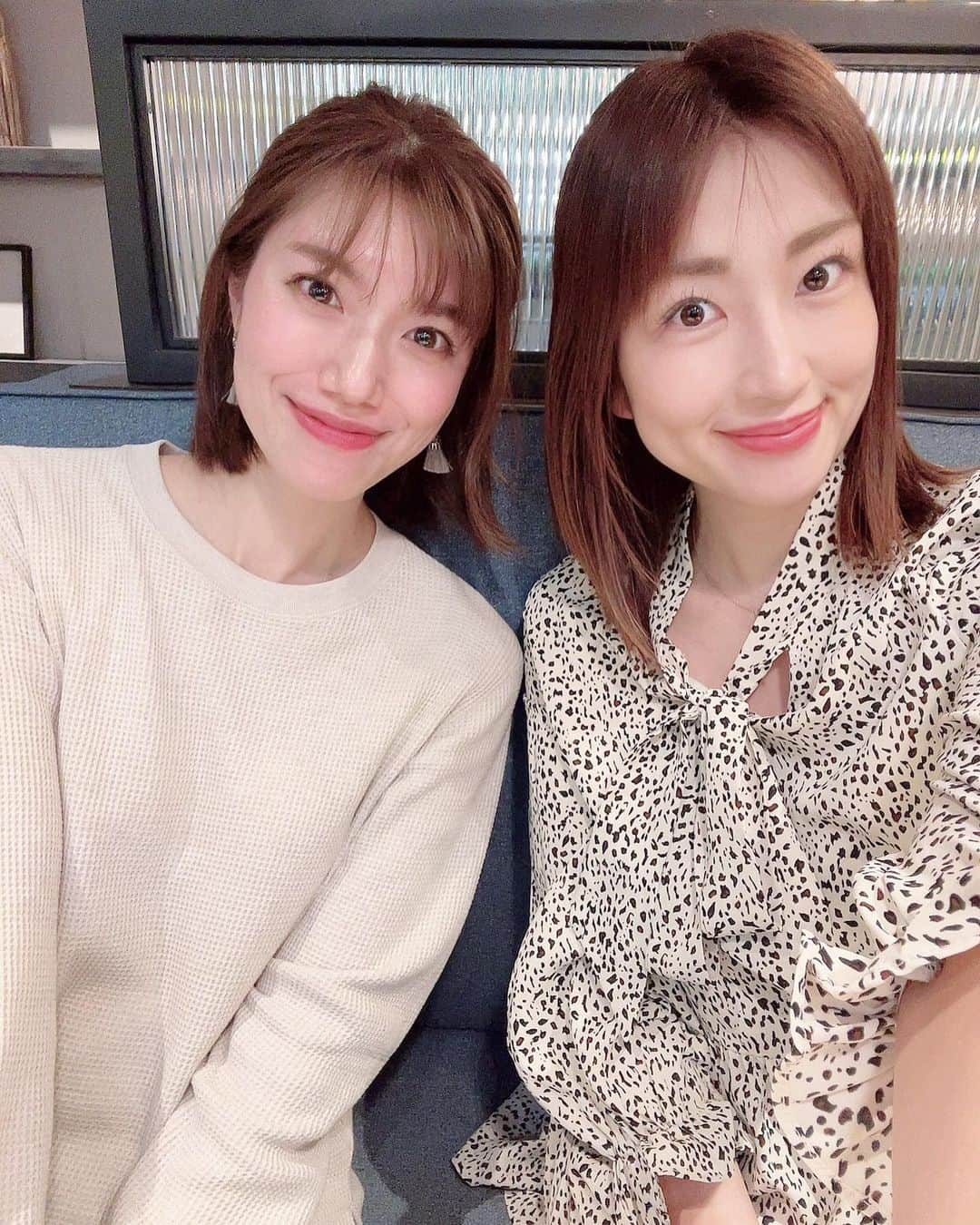 庄司ゆうこさんのインスタグラム写真 - (庄司ゆうこInstagram)「玲奈先生がヨガレッスンだけではなく、整体やストレッチも出来るようになりました🥰私も先日受けたんだけど、めちゃくちゃ力強くてツボがドンピシャに当たってて最高でした🥺✨ 玲奈ちゃんは普通の整体ではなく、子宮や卵巣など生殖器の機能向上を目的とした整体をしています🌙 女性特有の悩みや不調に寄り添い、あらゆるライフステージにおける女性の心身を健やかに保つためのホリスティックなケアになります🌿 妊活、産後、PMS、生理痛、生理不順、子宮下垂、子宮内膜症、子宮筋腫、更年期、冷え性、ダイエットにお悩みの方にはとくにおすすめです✨  子宮骨盤整体の他に、 ・足もみ(足裏〜膝裏) ・脳解放ヘッドスパ ・筋膜リリース＆ストレッチ  の施術も可能なので、男性の方も大歓迎✨✨ 本当にオススメなので是非、恵比寿の #ポジティブスターヨガ でお待ちしてます✨🥰  #整体#ストレッチ#筋膜リリース#恵比寿#ヨガインストラクター#セラピスト#子宮骨盤整体#足揉み#ご予約お待ちしております」4月25日 23時04分 - yuko.shoji