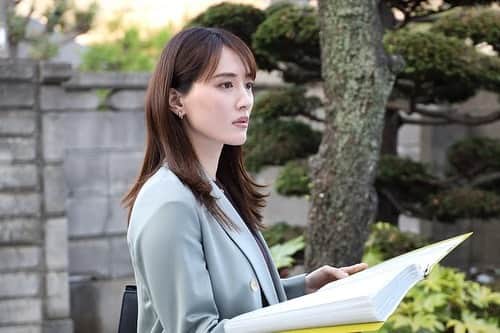 綾瀬はるかファンさんのインスタグラム写真 - (綾瀬はるかファンInstagram)「. #元彼の遺言状 第3話 #月9  フジテレビで毎週月曜夜9時放送!!  @motokare_cx_  . . . #綾瀬はるか #ayaseharuka #harukaayase」4月25日 23時33分 - ayaseharuka_fan