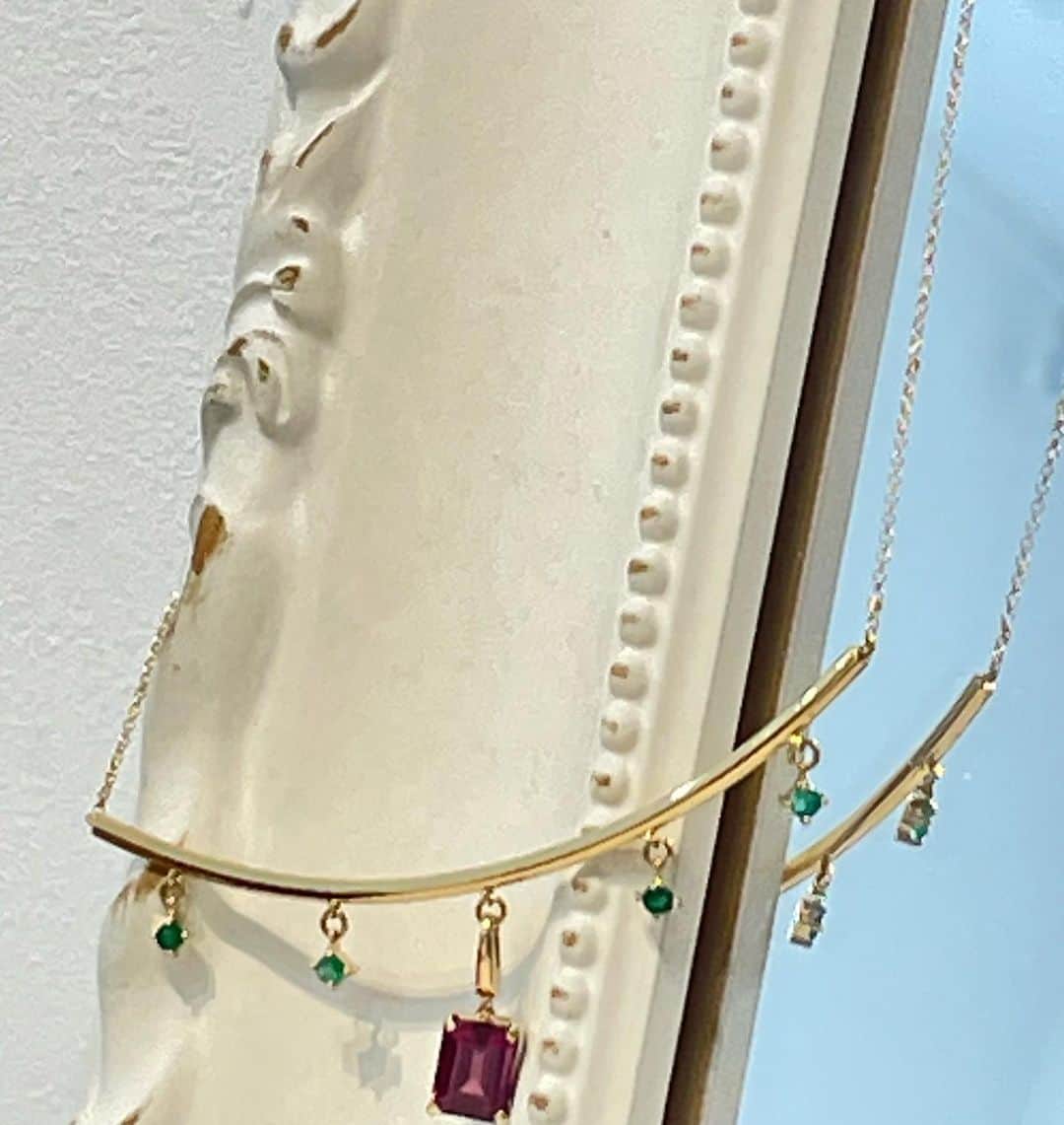 倉本康子さんのインスタグラム写真 - (倉本康子Instagram)「🌟 伊勢志摩の真珠を使って チャームを自由に付け替えることができるパールジュエリーブランド ＜ADDUNIoN（アデュニオン）＞ のデビューのお披露目会にお邪魔しました。  昔からパール好きなのですが 希少で人気もあるブルーパールが 器に盛られているから 沢山触らせていただきましたw  イナバヒロコが着けているようなネックレスにしても素敵！  私はパールと色石が連なったピアスにしたいなぁ〜とか妄想しつつの帰路でした。  #アデュニオン #addunion #伊勢志摩真珠 #パールジュエリー #女性の憧れ #セミオーダージュエリー  #真珠は女性の肌を高貴に見せてくれると思っています #その真珠に相応わしい品を持ち合わせていたいな　とか #思うは自由 #イナバヒロコ #イナバヒロコに会うと元気になる  #イナバヒロコ撮影会  #イナバヒロコありがとう  #コロヒバナイ #コスヤトモラク」4月26日 7時49分 - yasuko_kuramoto_yakko