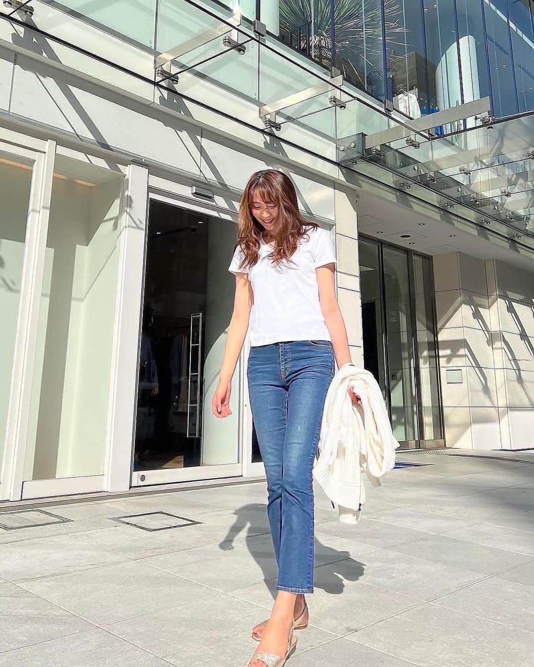 高階亜理沙さんのインスタグラム写真 - (高階亜理沙Instagram)「☀️ ラクチンで大好きな デニムにTシャツの時期がやってきた🍉」4月26日 20時55分 - arisa_takashina