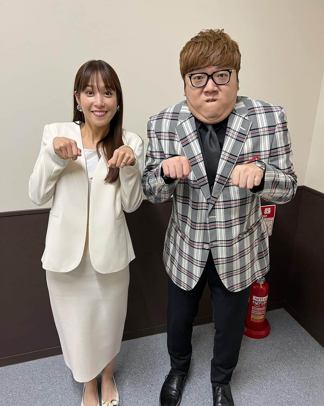 HIKAKINさんのインスタグラム写真 - (HIKAKINInstagram)「鷲見玲奈アナウンサーとアサヒ新スーパードライのイベントでお会いしました✨😎👊顔のデカさが3倍だぁ😧😧😧  #鷲見玲奈アナ #鷲見玲奈 #ヒカキン」4月26日 21時13分 - hikakin