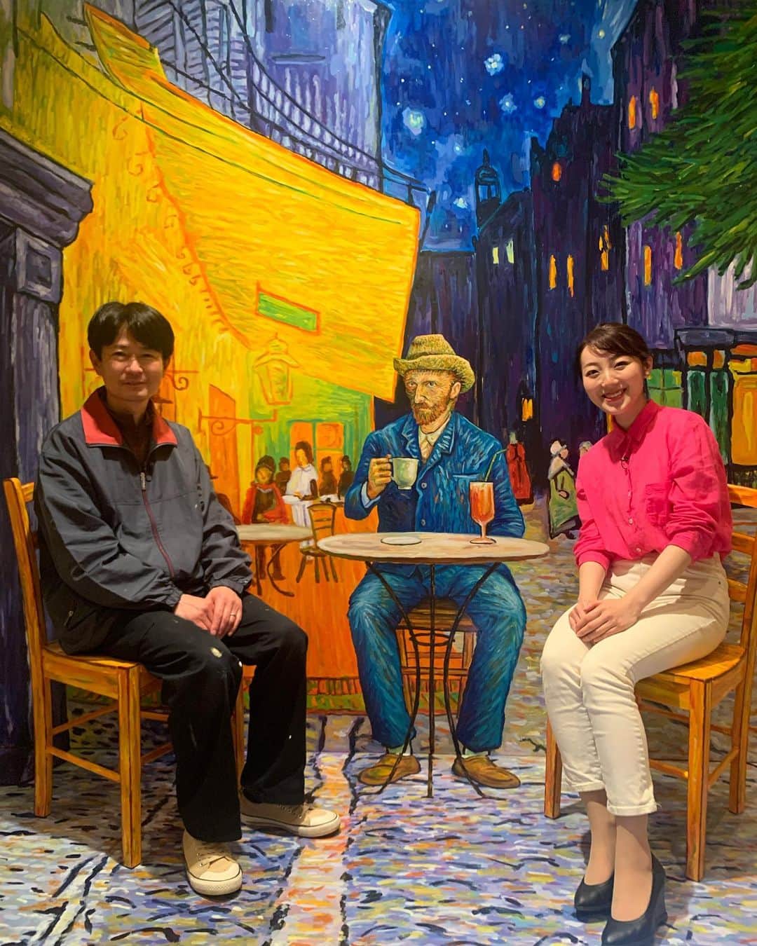 美川愛実さんのインスタグラム写真 - (美川愛実Instagram)「ゴッホさんとお茶🎨  きょうのKTSライブニュースでは、鹿児島市でスタートしたトリックアート in Kagoshima 2022を、これまでトリックアート作品を1000点以上手がけてきたという（すごすぎる。）齋藤高志さん　@trickartjapan と巡ります🖼  毎回毎回、絵だとわかっているのに、騙されちゃうんですよね… 齋藤さんをはじめ、制作者のみなさんのトリック、本当にお見事です。  鹿児島市の県歴史・美術センター黎明館で5月5日まで楽しめます😁    @kts_event  #トリックアート #ゴッホ さん #印象派」4月27日 11時25分 - aimi.mikawa