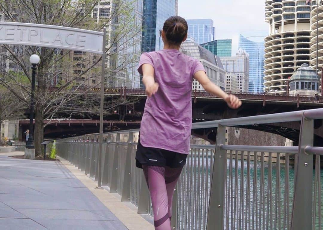 畠山愛理さんのインスタグラム写真 - (畠山愛理Instagram)「・ お散歩、ランニングでリフレッシュ🌿💐🚶‍♂️☀️ トランポリンのように跳ねるような 履き心地のシューズと、サラッとした 着心地のウェア。 asics春夏コレクション、トレンドの ピンクトーンでまとめてみました😊🌸  #asics @asics @asics_japan」4月27日 11時35分 - airihatakeyama