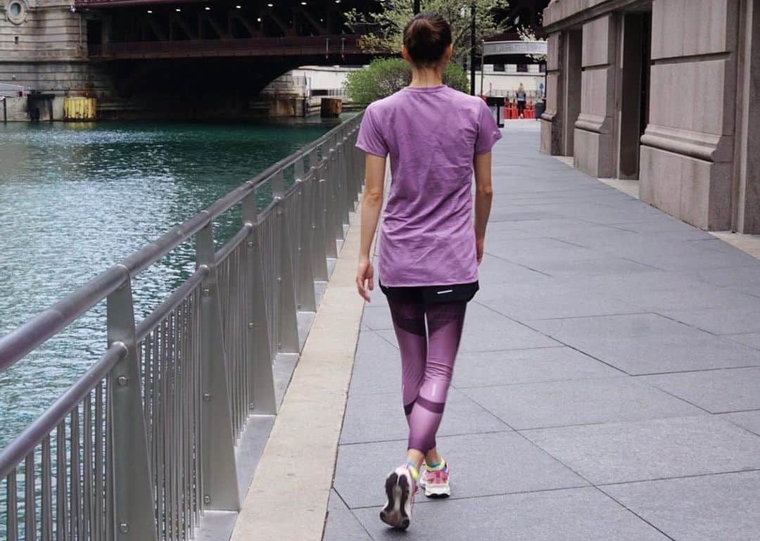 畠山愛理さんのインスタグラム写真 - (畠山愛理Instagram)「・ お散歩、ランニングでリフレッシュ🌿💐🚶‍♂️☀️ トランポリンのように跳ねるような 履き心地のシューズと、サラッとした 着心地のウェア。 asics春夏コレクション、トレンドの ピンクトーンでまとめてみました😊🌸  #asics @asics @asics_japan」4月27日 11時35分 - airihatakeyama