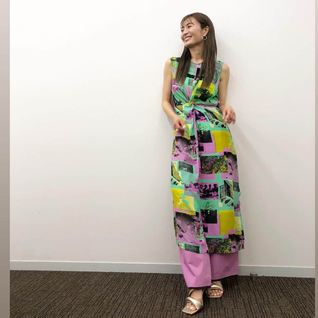 新山千春さんのインスタグラム写真 - (新山千春Instagram)「. 今夜１８時から  YouTube  chiharoom  配信します！！  https://m.youtube.com/watch?v=g9fGnAwaaHc  インスタは プロフィールからとべます✨  NGなし？皆さんからの 質問にお応えさせていただきましたぁ！一問目って もっと優しい質問だと思ってた 私が間違ってたという....💦ww  そしてそしてこちらは！ 収録前に ガッチガチに緊張して 口の中の水分全部 なくなりました！！💦 その番組が  今夜放送の 千原ジュニアさんの番組  テレビ朝日📺 ２分５９秒  恋愛について スピーチさせていただきました！  何を伝えたいか 自分の言葉でまずは台本を作って それを覚えて、  ストップウォッチで 測って、長すぎるところを カットしていく作業も はじめての経験でした✨ 思い出しただけでも 緊張するーー💦  さぁて今日も明日も 収録続きます！ 嬉しいなぁ✨なんでも 楽しみながら頑張りまぁす✨🙌🏾  #YouTube #YouTuber #新山千春 #chiharoom #ちはるーむ #２分５９秒」4月27日 11時44分 - chiharuuu_0114