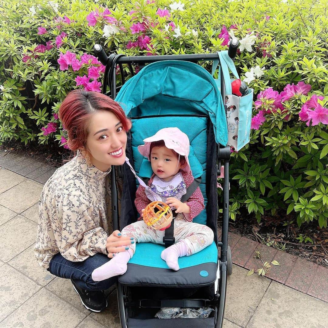 五月千和加さんのインスタグラム写真 五月千和加instagram 最近雨 多くて 外のお散歩なかなかできない でも お花 がとっても綺麗な季節 赤ちゃんとお散歩 赤ちゃんとお出かけ Cybex B型ベビーカー ベビーカー 赤ちゃん用品 ベビー用品 生後11