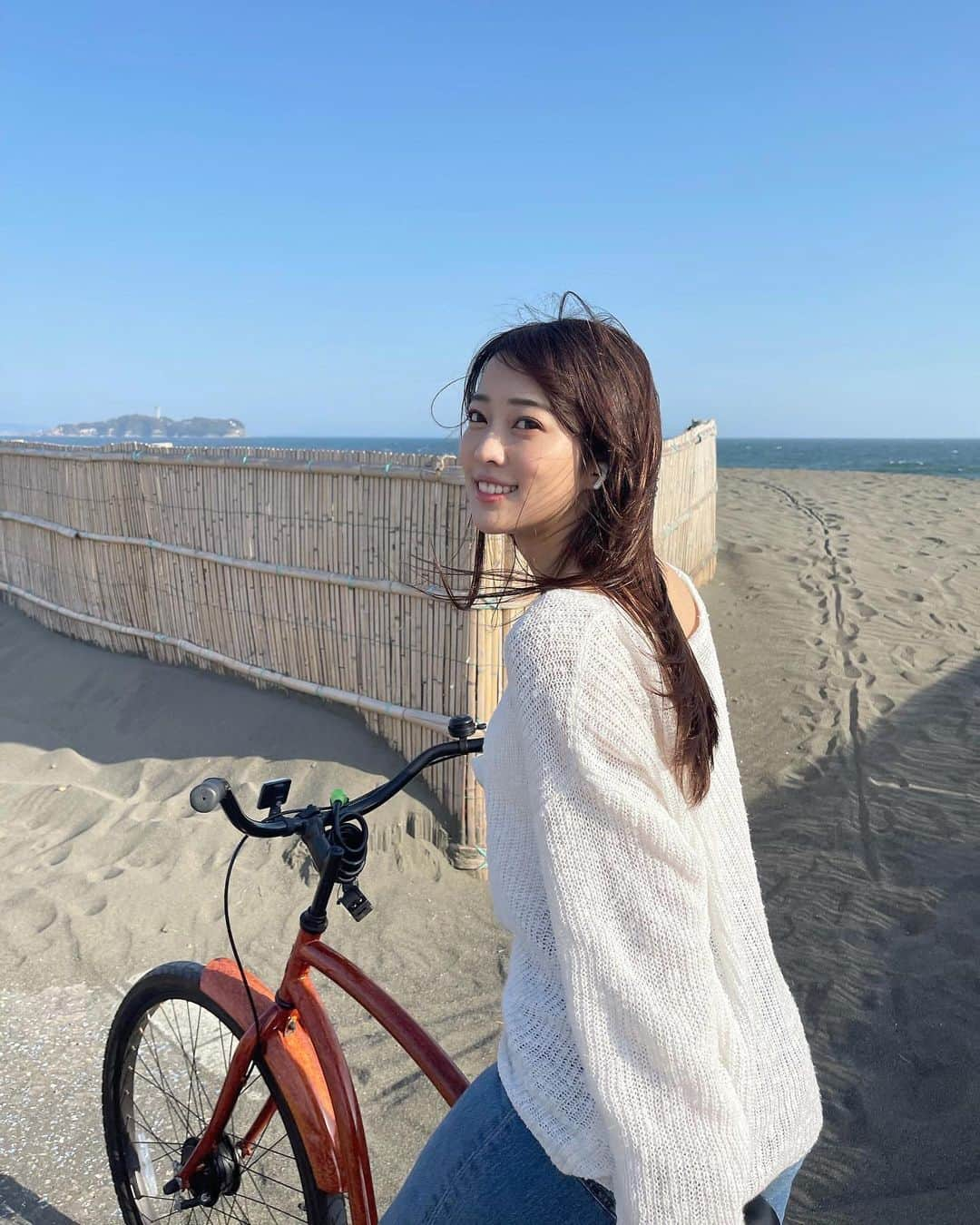 川畑綾理さんのインスタグラム写真 - (川畑綾理Instagram)「ｃｙｃｌｉｎｇ~🚲☀️  ￣￣￣￣￣￣￣￣￣￣￣￣  .  夏がすきだよ .  📷ｍｏｍ  \♡/  #platinumproduction  #プラチナムプロダクション」4月27日 17時00分 - rougebook_ayari