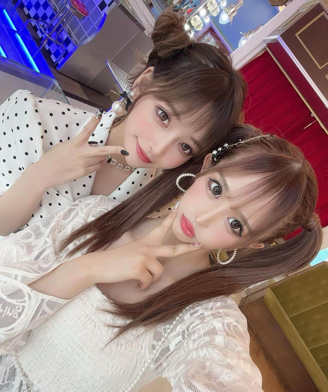 伊藤桃々さんのインスタグラム写真 - (伊藤桃々Instagram)「本日のぽ達🍡   ストレートツイン好評すぎる💕かわいー？？👶💕」4月27日 19時09分 - __peachstagram__