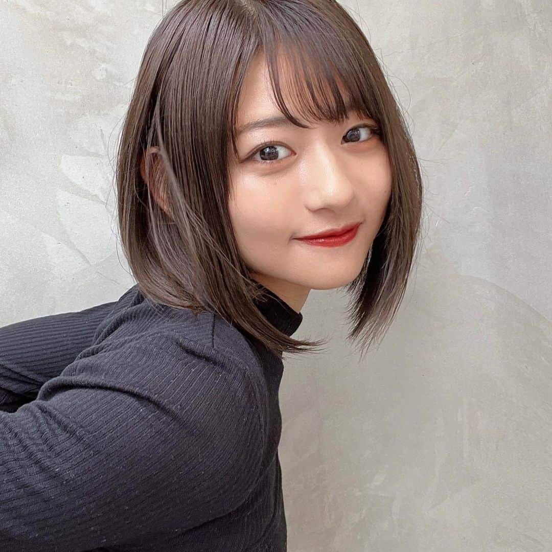 及川天和さんのインスタグラム写真 - (及川天和Instagram)「前髪なしと前髪ありはどっち派？ がつんとカラーで暗髪にチェンジ✨  あなたに似合うヘアスタイルを一緒に作ります☺️  似合うじゃなくて似合わせるカット  保存してご提示くださいね💇‍♀️✨  #ボブ#ミニボブ#ショートボブ#ボブへア#ボブヘア―#切りっぱなしボブ#ハネボブ#ハネ#パー#パーマスタイル#ショートヘア#ショートヘアアレンジ#ミディアムボブ#ボブアレンジ#ボブスタイル#ボブヘアアレンジ#ミディアム#黒髪#ブルーブラック#暗髪カラー」4月27日 22時29分 - tenhouo