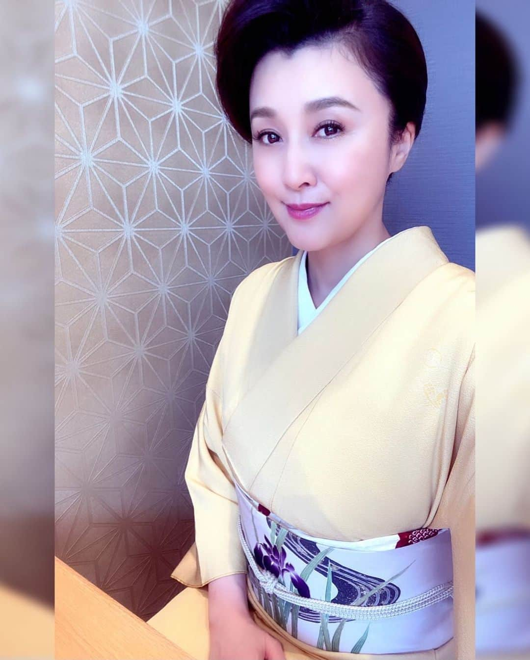 藤原紀香さんのインスタグラム写真 - (藤原紀香Instagram)「四月大歌舞伎の千穐楽へ。ご観劇の皆様有難う御座いました✨夫の歌舞伎公演は来月、5月の歌舞伎座👘11時からの第一部〝祇園祭礼信仰記（ぎおんさいれいしんこうき）~金閣寺~〟です☺︎ 5月の歌舞伎座も3部制です。ぜひご来場ください⭐︎２枚目は動画🎥  #紋付 #江戸小紋 #宝尽くし #季節の帯 #菖蒲 #先取り #髪結  #着物 #好きな色  #みつだそう色  #蒲公英色 #たんぽぽ色  #菜の花色 #花葉色 #支子色 #くちなし色 #日本の伝統色   #ちふれ からの #hikarimirai  #自分メイク #ベージュブラウン   #歌舞伎座 #四月大歌舞伎  #天一坊大岡政談 #山内伊賀亮  次は #團菊祭五月大歌舞伎  #金閣寺 #祇園祭礼信仰記」4月28日 12時33分 - norika.fujiwara.official