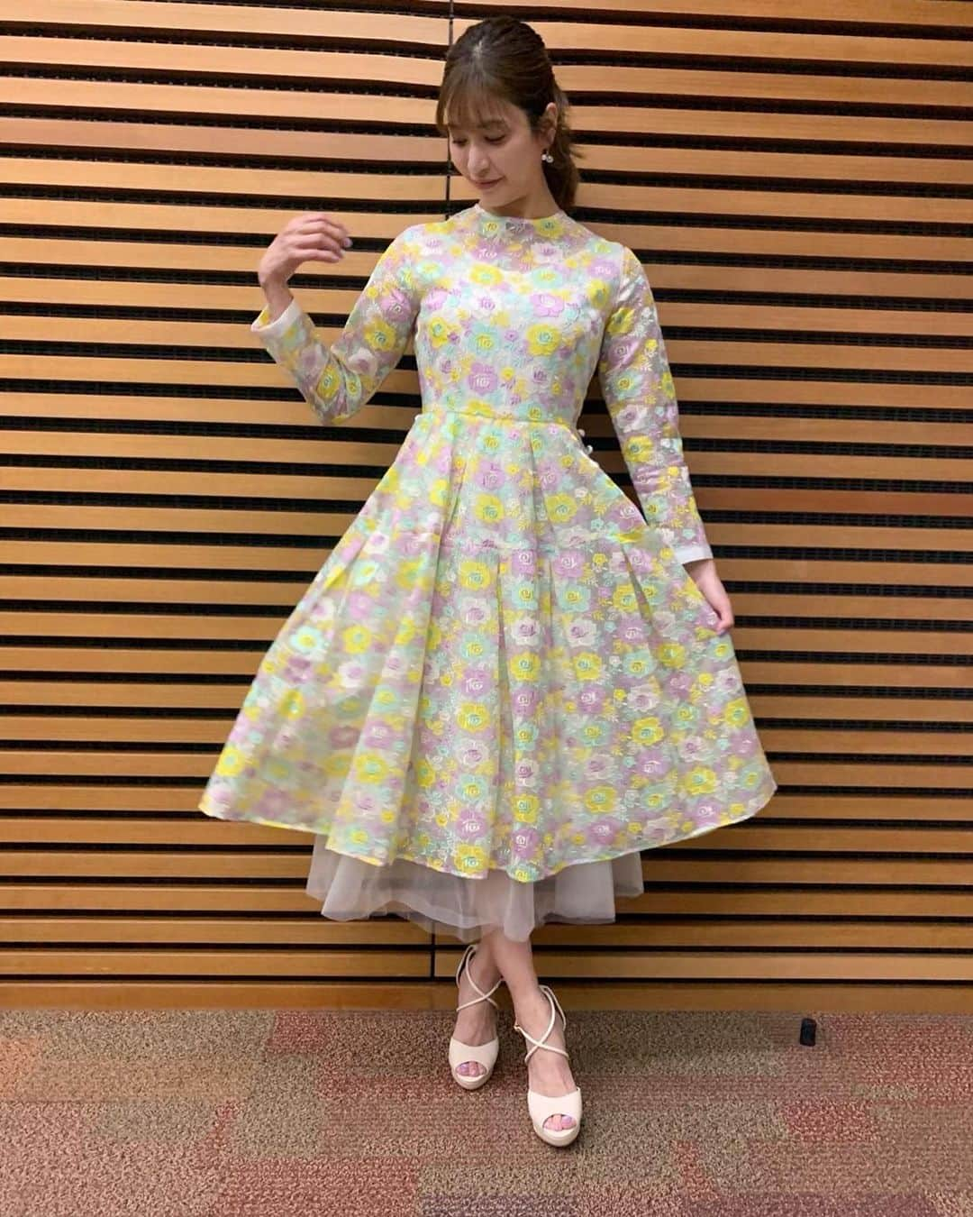 大島麻衣さんのインスタグラム写真 - (大島麻衣Instagram)「#上田と女が吠える夜 着用衣装🌸 dress👗 @adelly.tokyo @adelly_press  shoes👠 @re_rz」4月28日 12時54分 - maioshima911