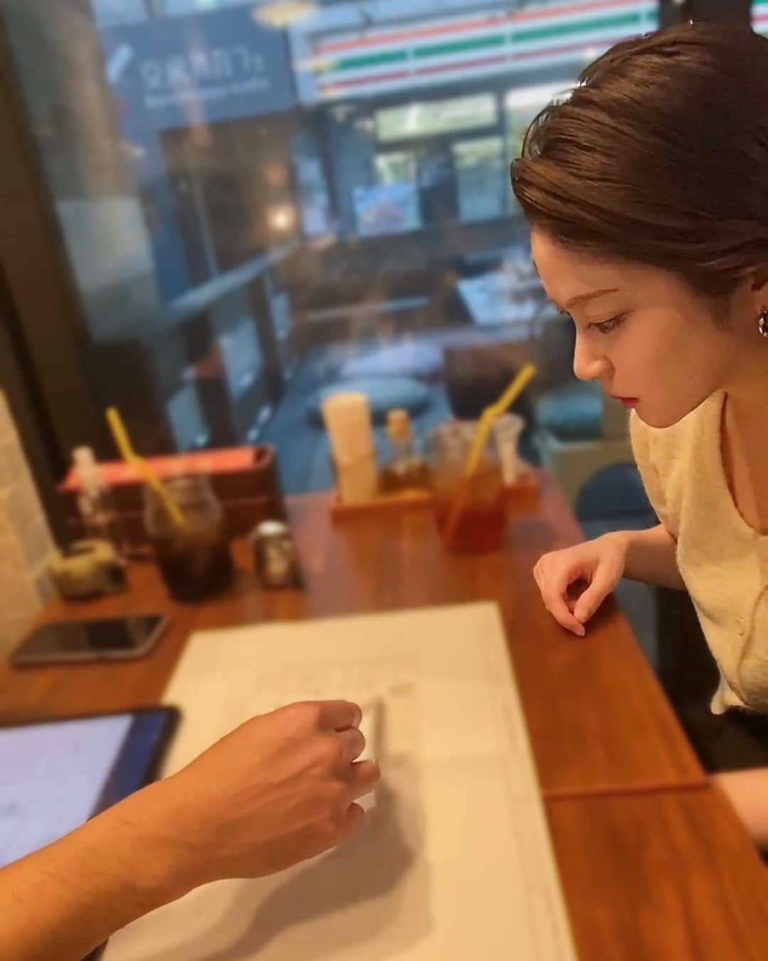 小澤美里さんのインスタグラム写真 - (小澤美里Instagram)「コツコツと進んでおります。📓✍  さて、何食べようか🥹。  牡蠣もいいなぁ」4月28日 18時26分 - misatooozamisa