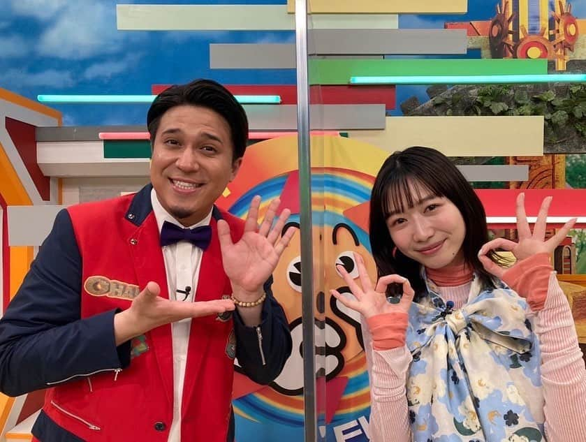 岡本夏美さんのインスタグラム写真 - (岡本夏美Instagram)「約10年ぶりのおはスタ🦖👌🤚 早朝に起きて、車に乗ったその瞬間からずっと当時のことがフラッシュバックして、胸が熱くなってました~、 本当に奇跡的な、青春の詰まった2年間だったなぁ、✨  おはスタって本当に素敵な番組だ📺 ずーっと子供たちの味方、楽しい朝をお届けできますように✨✨ 改めて25周年おめでとうございます㊗️🎈  衣装も おはガールちゅ!ちゅ!ちゅ!を イメージしてスタイリングしていただきました！♡🐳  ドレス:@dreamsisterjane インナー:@auralee_tokyo ブーツ :@maisonspecial_women」4月28日 18時42分 - okamoto_natsumi