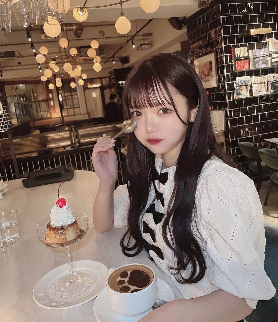 津代美月さんのインスタグラム写真 - (津代美月Instagram)「. ここのカフェ可愛かった 次ご飯も食べたい  プリン初心者やが固めでカラメル濃いのがすき 🍮  #恵比寿カフェ #gitanenewyork」4月28日 19時51分 - __tsushiromizuki