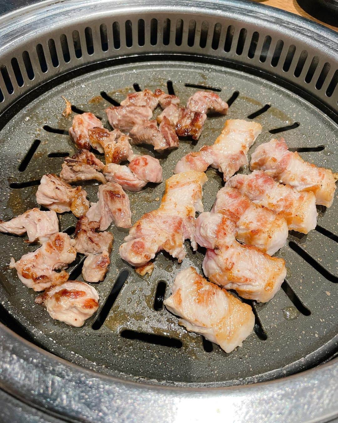 ISHIIYUKIKOさんのインスタグラム写真 - (ISHIIYUKIKOInstagram)「韓国料理女子会❤️久しぶりメンツで楽しかったぁ🥺女子会の時は韓国料理率高し🇰🇷  ヨプの王豚塩焼赤坂店に行ってきたよん❣️ @yopu_official  定番のサムギョプサル、海鮮チヂミは外せない🥺  新メニューのチーズおにぎりポッキは〆に最高😝 おにぎりの具は選べて、私たちはチャンジャ♡  韓国料理は人数多めだといっぱい食べれるから大人数で行きたい❣️  ＃新大久保 #新大久保韓国料理 #新大久保グルメ #新大久保ランチ #新大久保サムギョプサル  #サムギョプサル #ナッコプセ #赤坂韓国料理 #赤坂グルメ #新橋グルメ #新橋韓国料理 #新大久保美味しい #大阪 #大阪グルメ #心斎橋韓国料理 #天神韓国料理 #福岡 #福岡韓国料理 #ヨプの王豚塩焼 #ヨプ #福岡グルメ #韓国料理 #韓国グルメ #福岡サムギョプサル #韓国好きな人と繋がりたい #天神ランチ」4月28日 20時38分 - ishii_yukiko