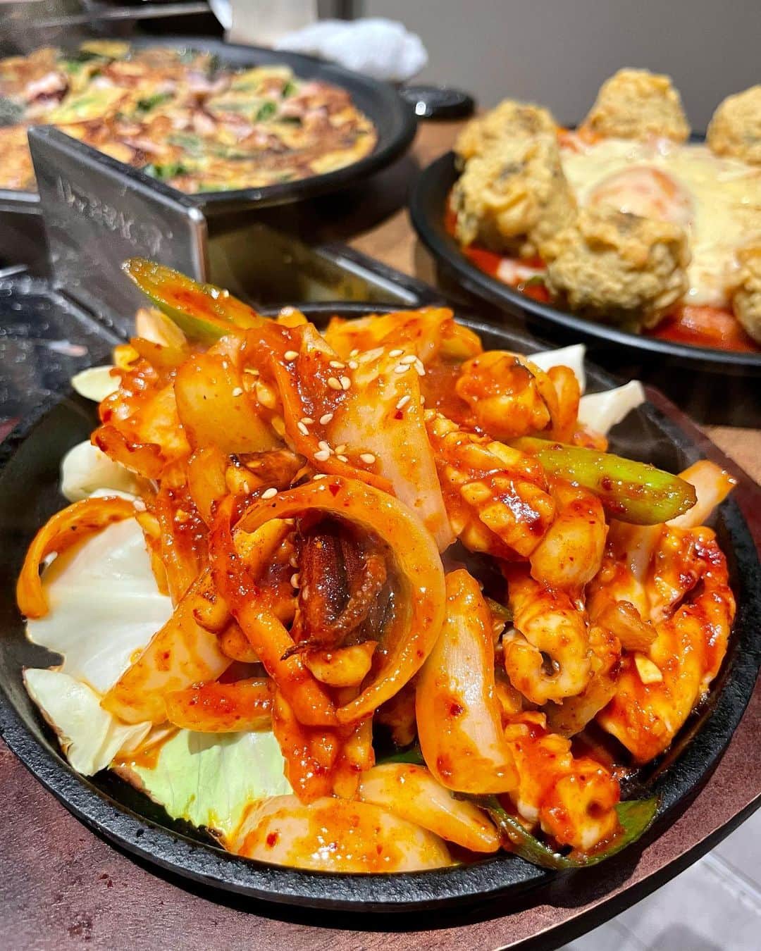 ISHIIYUKIKOさんのインスタグラム写真 - (ISHIIYUKIKOInstagram)「韓国料理女子会❤️久しぶりメンツで楽しかったぁ🥺女子会の時は韓国料理率高し🇰🇷  ヨプの王豚塩焼赤坂店に行ってきたよん❣️ @yopu_official  定番のサムギョプサル、海鮮チヂミは外せない🥺  新メニューのチーズおにぎりポッキは〆に最高😝 おにぎりの具は選べて、私たちはチャンジャ♡  韓国料理は人数多めだといっぱい食べれるから大人数で行きたい❣️  ＃新大久保 #新大久保韓国料理 #新大久保グルメ #新大久保ランチ #新大久保サムギョプサル  #サムギョプサル #ナッコプセ #赤坂韓国料理 #赤坂グルメ #新橋グルメ #新橋韓国料理 #新大久保美味しい #大阪 #大阪グルメ #心斎橋韓国料理 #天神韓国料理 #福岡 #福岡韓国料理 #ヨプの王豚塩焼 #ヨプ #福岡グルメ #韓国料理 #韓国グルメ #福岡サムギョプサル #韓国好きな人と繋がりたい #天神ランチ」4月28日 20時38分 - ishii_yukiko