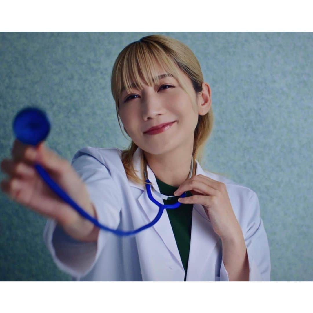 Saoriさんのインスタグラム写真 - (SaoriInstagram)「デビュー12周年で 保健室の先生になりました。 人生いろいろあるな。  壊してみせろよそのBadHabit❣️  #sekainoowari  #habit」4月28日 21時24分 - saori_fujisaki