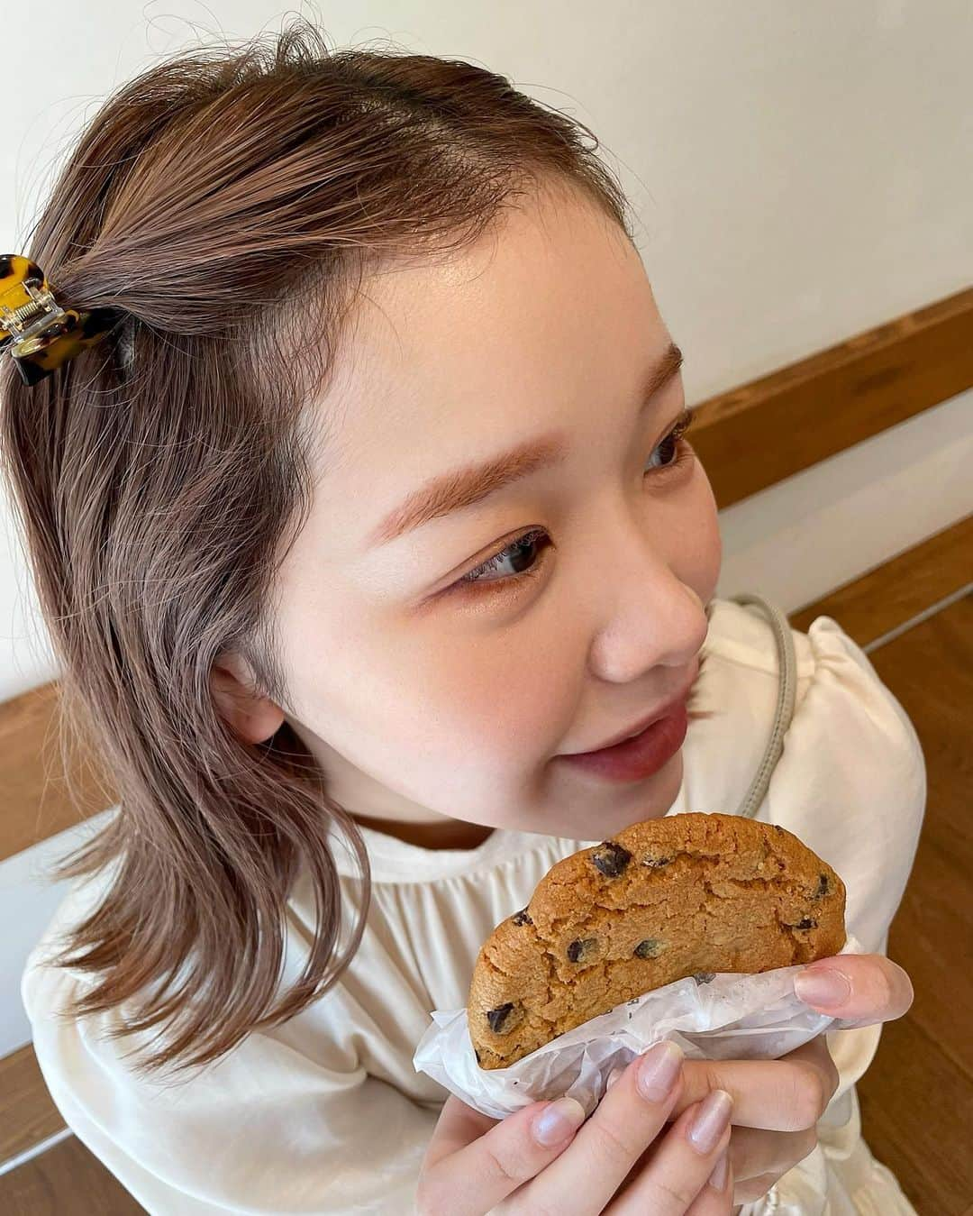 きりまるさんのインスタグラム写真 - (きりまるInstagram)「. こんまえ 可愛いカフェいった。🐰  この日すっごいいい天気で ぽかぽかやった〜👨🏻‍🍳♡（あちかった）  お腹すいたな〜 みんなの好きな食べものってなに？ .」4月28日 22時00分 - kirimaruuu