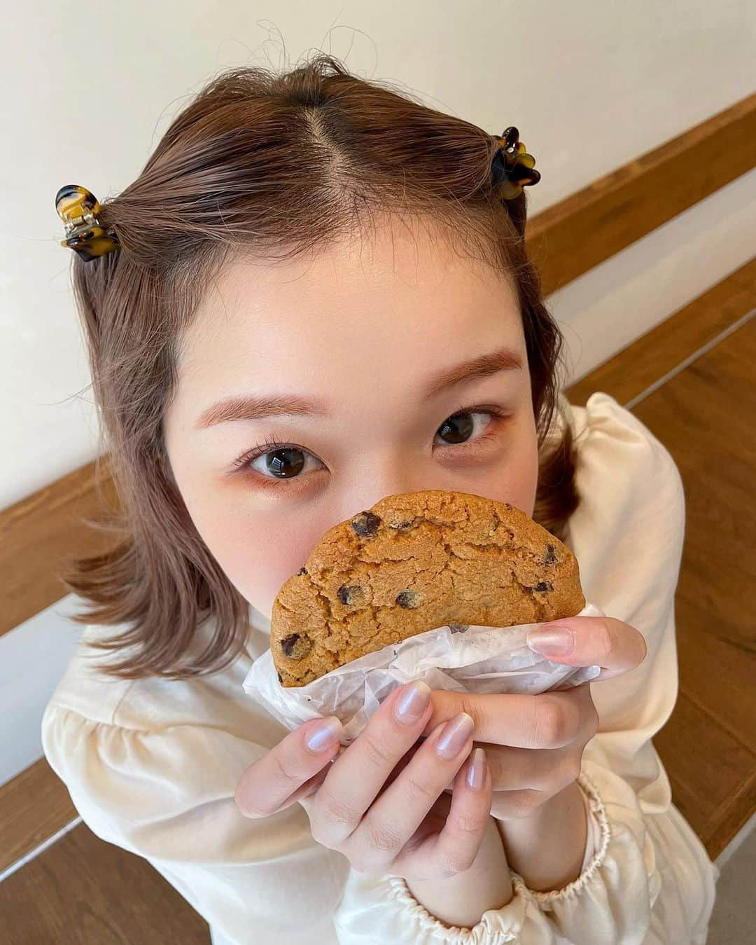 きりまるさんのインスタグラム写真 - (きりまるInstagram)「. こんまえ 可愛いカフェいった。🐰  この日すっごいいい天気で ぽかぽかやった〜👨🏻‍🍳♡（あちかった）  お腹すいたな〜 みんなの好きな食べものってなに？ .」4月28日 22時00分 - kirimaruuu