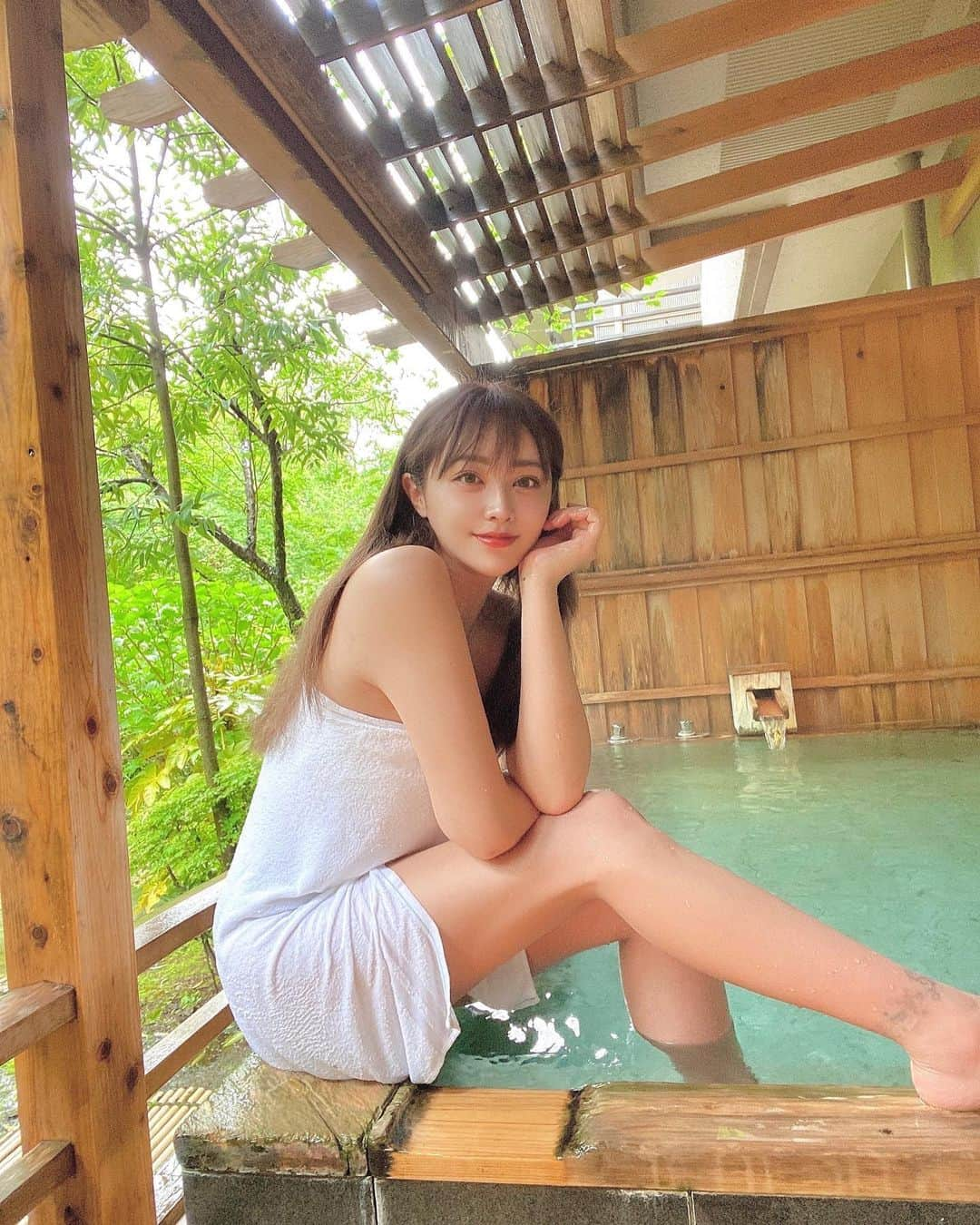 てんちむさんのインスタグラム写真 - (てんちむInstagram)「🧖‍♀️髪ぼさ ちょい早めのＧＷに伊豆の方までいってきた♨️ 部屋も部屋についてる温泉もちょー広くて ログハウス風の薪サウナあるし 天然プール飛び込めるしサイッコー♨️」4月29日 21時14分 - super_muchiko