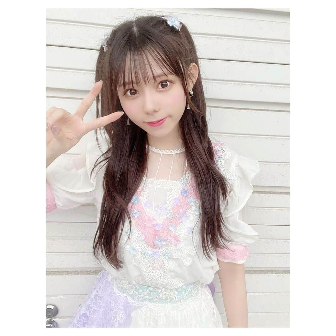 大森莉緒さんのインスタグラム写真 - (大森莉緒Instagram)「・ ・ #クロフェス2022 今日は大雨の中、本当にありがとうございました🥺✨  配信観てくれた方もありがとう🤍  雨に濡れて寒かったと思うので風邪引かないように温まってね🥲💭  久々の野外ステージ、雨が降ってたけど最高に楽しかった〜😍🫶 ・ ・ #大森莉緒 #おーりおおりおんず #ラストアイドル #クロフェス #衣装 #アイドル #ハーフツイン #パステルカラー #雨 #ınstagood #instapic #good #twintail #패션 #코디 #오늘의코디 #오늘의패션 #전신샷 #코디스타그램 #옷 #좋아요반사 #셀카」4月29日 21時59分 - rio.ohmori