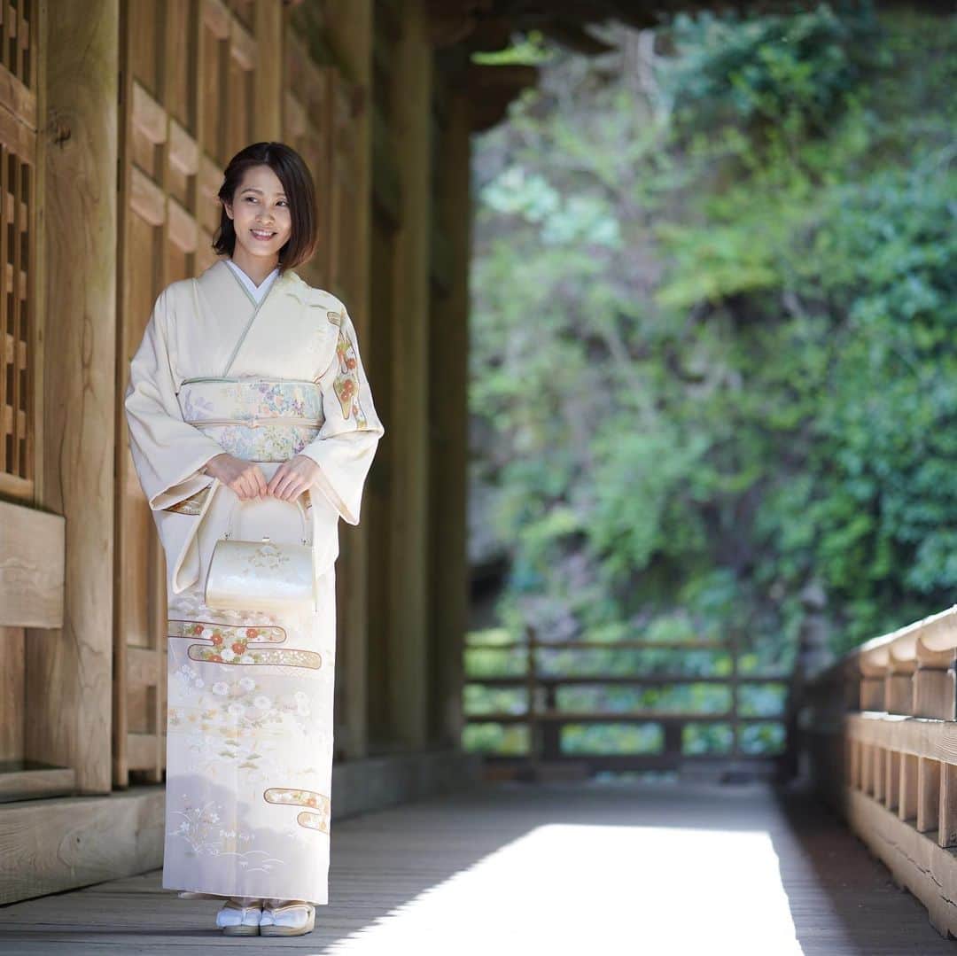 坂元美香さんのインスタグラム写真 - (坂元美香Instagram)「おはよー  今日はすごく良いお天気！☀️ 午前中だけちょっと仕事行ってきます！  では良い一日を〜！  kimono&hairmake @ensemble_kamakura_kimono  photography  @photogragon」4月30日 9時23分 - mika_saka