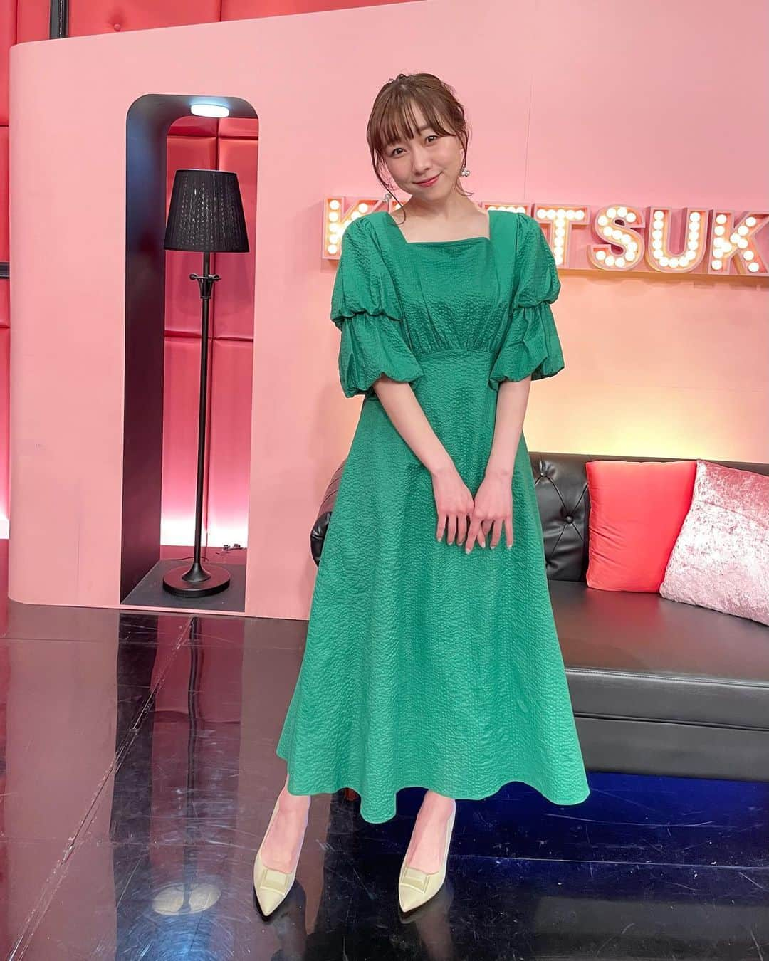 須田亜香里さんのインスタグラム写真 - (須田亜香里Instagram)「ここ1週間の名古屋と大阪でのテレビ衣装ずらり👗 それぞれタグづけさせてもらってます🏷  ジョーシキちゃんの髪型は珍しく下ろしてたんだけど、ニュアンスの出し方を大人っぽく！ってのがポイントでした✨  #ちまたのジョーシキちゃん #東海ドまんなか #キメツケ #東海テレビスイッチ #ドデスカ #須田亜香里衣装 #ミディアムヘアアレンジ」4月30日 10時46分 - akarisuda