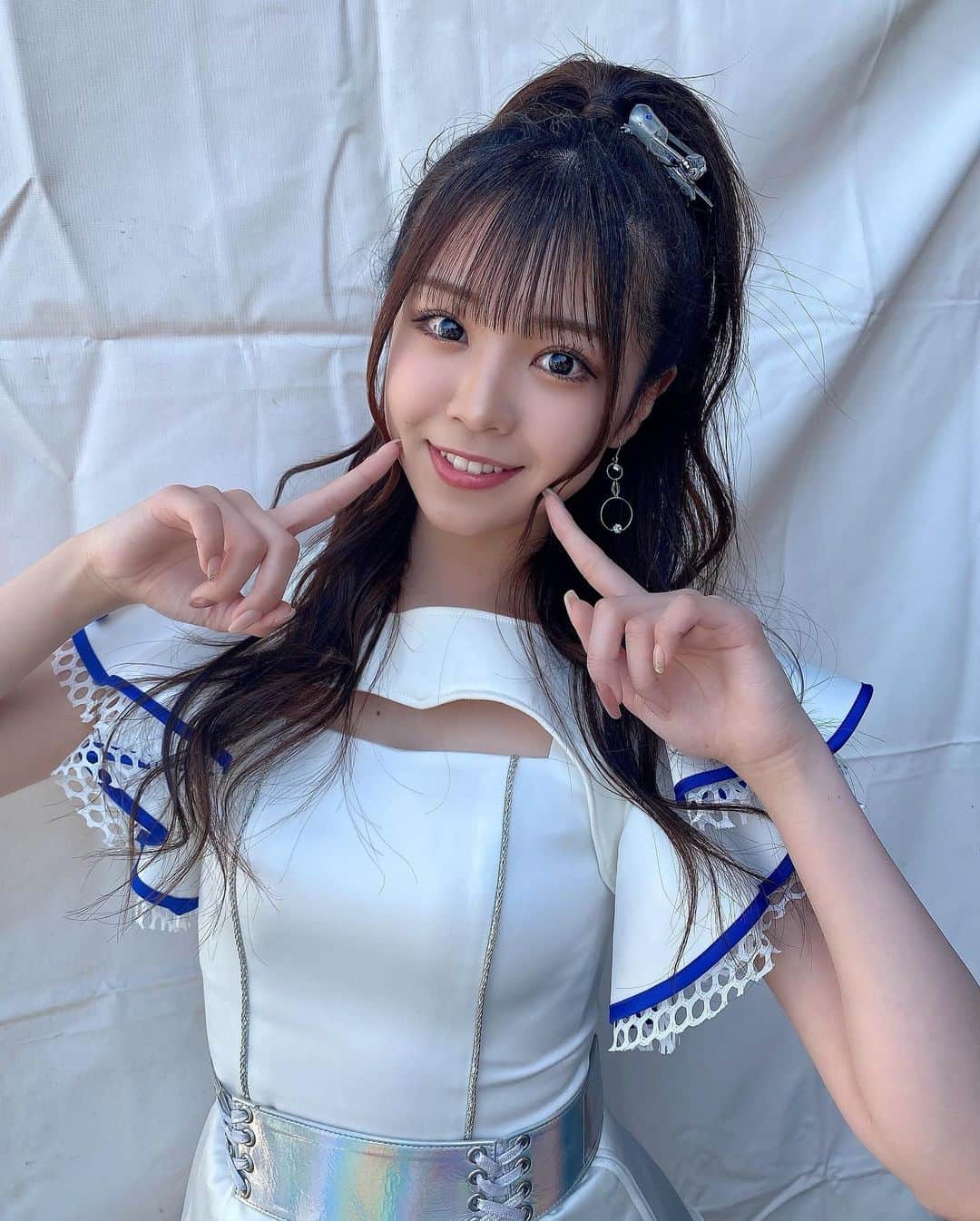 貞野遥香さんのインスタグラム写真 - (貞野遥香Instagram)「☆ #WaraiMiraiFes ☺️🌼 出演させて頂きました！ ⁡ 暑い中お越しくださったみなさん 本当にありがとうございました🥺💕 ⁡ 今年初の野外フェス！最高すぎました！！ ⁡ ⁡ ⁡ ちなみに帰りにオレンジジュースを頂きました🍊(笑) ⁡ 汗かいた後のジュースも最高でした🌼(笑) ⁡ ⁡ ⁡ ⁡ (コメント返しはお休みです、ごめんなさい😭) ⁡ ⁡ #フェス #野外フェス #万博記念公園 #アイドル #アイドル衣装 #idol #NMB48 #nmb48 #SDGs」4月30日 19時17分 - _haruka_sadano06