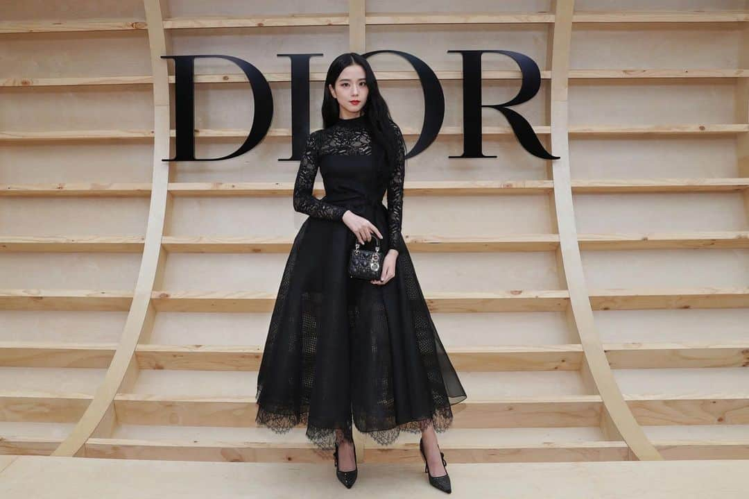 ジスさんのインスタグラム写真 - (ジスInstagram)「I was very happy to attend Dior's fashion show in Korea. Thank you so much for having me. See you again in Paris :)   #DiorFall22 #Dior @Dior @MariaGraziaChiuri 🖤🤍」4月30日 20時38分 - sooyaaa__