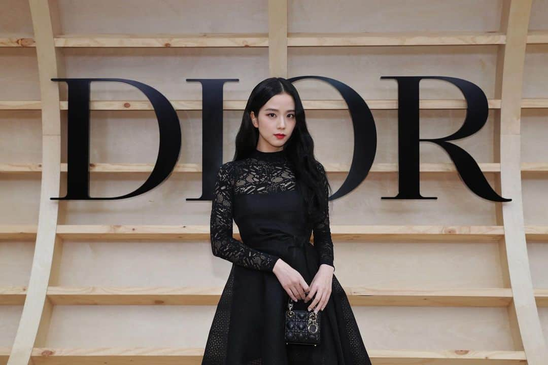 ジスさんのインスタグラム写真 - (ジスInstagram)「I was very happy to attend Dior's fashion show in Korea. Thank you so much for having me. See you again in Paris :)   #DiorFall22 #Dior @Dior @MariaGraziaChiuri 🖤🤍」4月30日 20時38分 - sooyaaa__