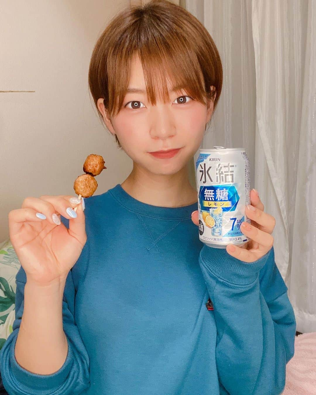 小坂田純奈さんのインスタグラム写真 - (小坂田純奈Instagram)「最近好きで飲んでる氷結の無糖レモン☺️❤️ キリン工場見学ですきになったやつ！  #お酒好き女子 #酒好き女子 #レモンサワー #無糖レモン #家飲み #ひとり飲み女子」4月30日 21時39分 - official_junata