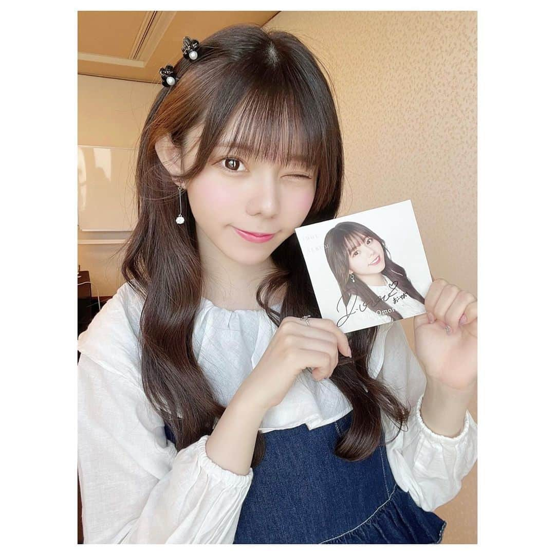 大森莉緒さんのインスタグラム写真 - (大森莉緒Instagram)「・ ・ 今日は、ラストアイドル最後のサイン会でした！💭 参加してくださった方、落選してしまったけど観に来てくださった方、ありがとうございました🥺💞  心を込めて書かせていただいたよ🌱  届くのを楽しみに待っていてね🤍  明日はオンライントーク会！ よろしくお願いします😘 ・ ・ #大森莉緒 #おーりお #おりおんず #ラストアイドル #サイン会 #クリップ #ınstagood #instapic #good #패션 #코디 #오늘의코디 #오늘의패션 #전신샷 #코디스타그램 #옷 #좋아요반사 #셀카」4月30日 21時51分 - rio.ohmori