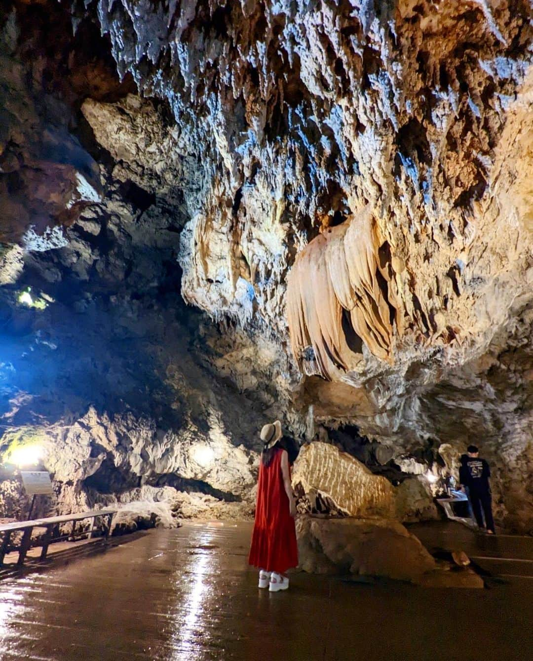 木下マリアさんのインスタグラム写真 - (木下マリアInstagram)「.  沖縄の古宇利島にずっと気になってたヴィラがあってやっと泊まりに来れた🌺✨  @hanalee_villa_kouri   限定3部屋のみでプライベートプールもついてて最高過ぎ👏✨ おもてなしも素敵でまた泊まりに来たい🤍  沖縄の本島以外も泊まりたいって思ってる人におすすめ🍋  .  DMたくさん頂いてるのですが…  実はヒカルさんと朝倉未来さんの新番組nontitleに出演させて頂いてます💕  #nontitle  YouTubeで毎週木曜日19時〜全12話配信されます💚🤍  U-NEXTでも5月中旬に配信予定です！  引き続き見て頂けると嬉しいです☺️🔥  .  #古宇利島 #沖縄離島  #nontitle #ヒカル #朝倉未来」4月30日 22時07分 - maria.kr.228