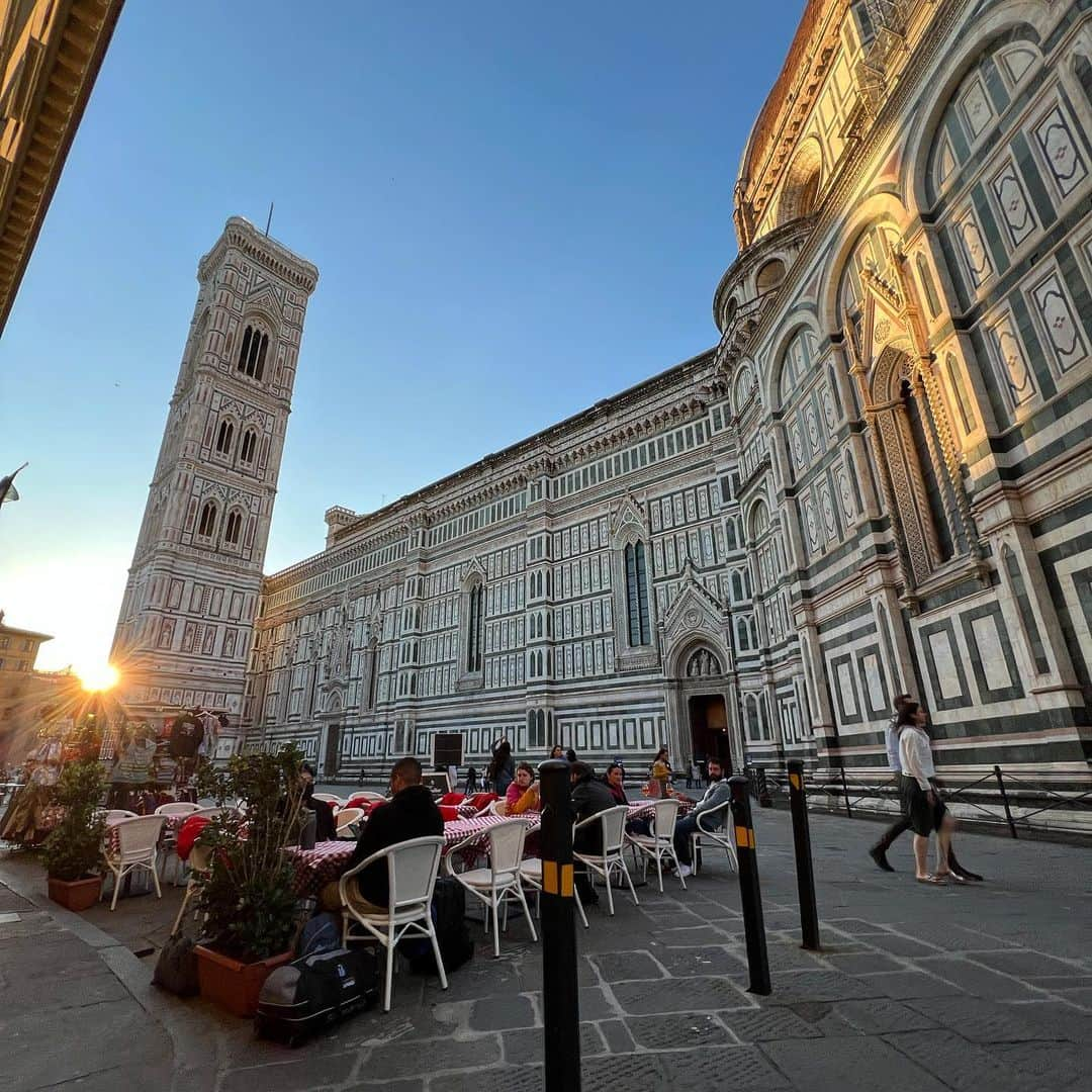 ミア・ハリファさんのインスタグラム写真 - (ミア・ハリファInstagram)「📍 Florence is officially my second home, you’ll see why soon 😈🤍💫⛓📿🇮🇹」4月30日 22時34分 - miakhalifa