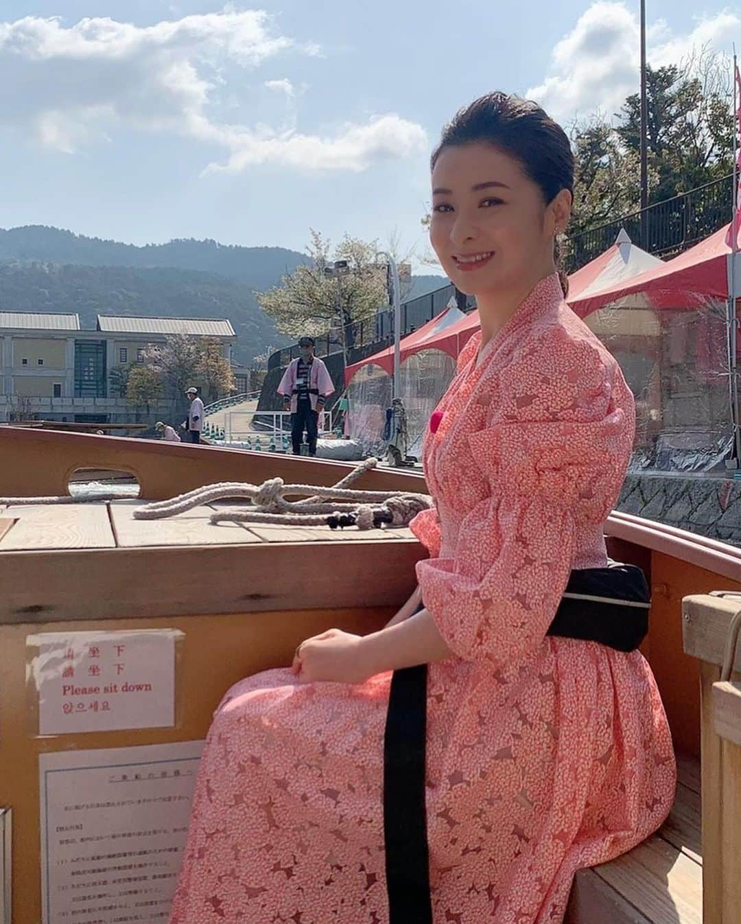 檀れいさんのインスタグラム写真 - (檀れいInstagram)「🌸🌸  ある日のぶらり🌸🌸  今年も素敵な京都の桜に出逢いました🌸  どの桜も美しくて とても幸せな気持ちになりましたよ🌸  京都ぶらり歴史探訪 BS朝日 5月4日20時〜 「桜の名所ベスト10」  皆さんも京都の桜の美しさを ぜひ、ご覧くださいね🌸  檀れい🌸  #danrei #檀れい #だんれい  #太田プロ #京都ぶらり #桜 #お花見 #お花見スポット #日本の美 #日本の景色 #BS朝日 #tomokokodera #kashikeybrowndiamond  #檀スタグラム」4月30日 23時39分 - danrei_official